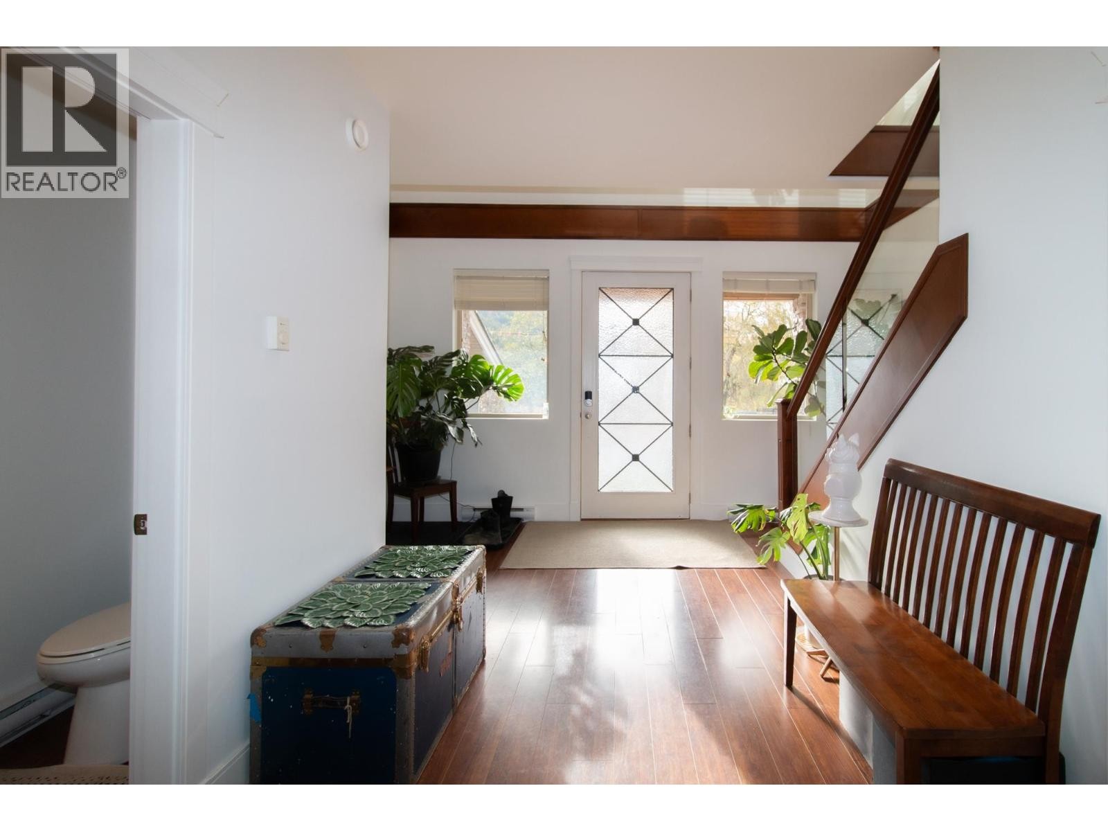 












39010 KINGFISHER ROAD

,
Squamish,




British Columbia
V8B0S9

