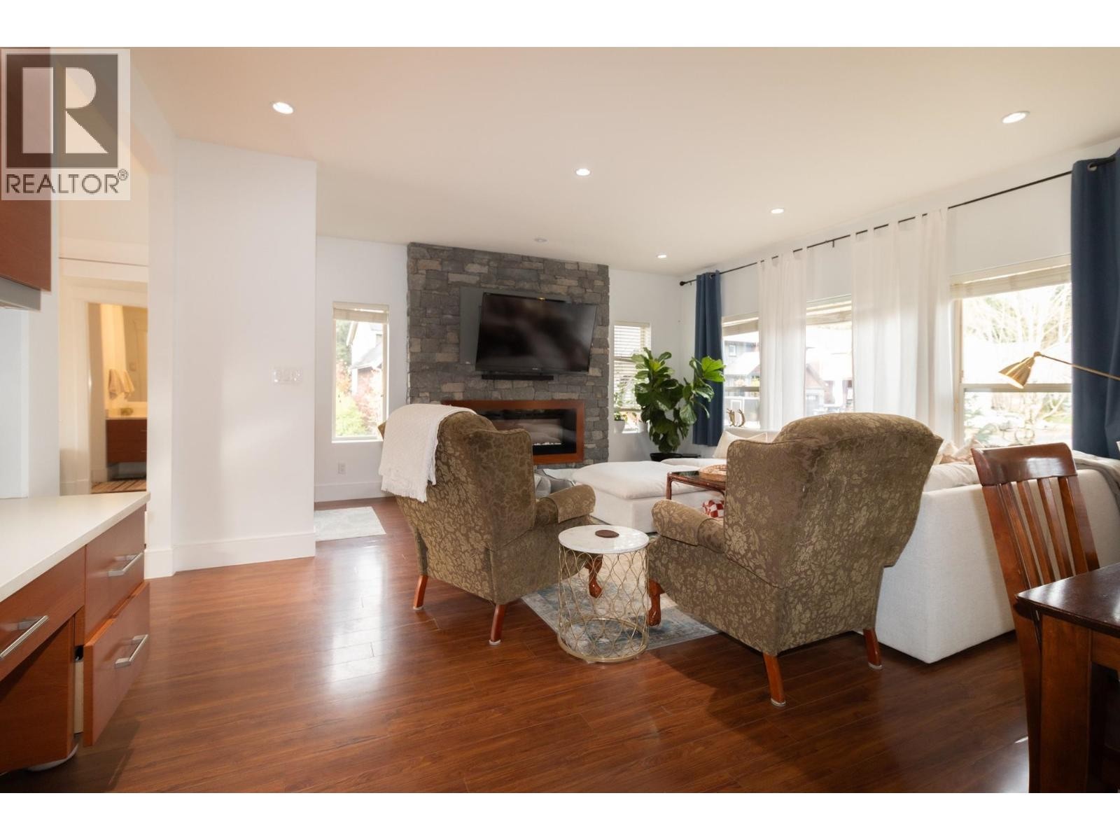 












39010 KINGFISHER ROAD

,
Squamish,




British Columbia
V8B0S9

