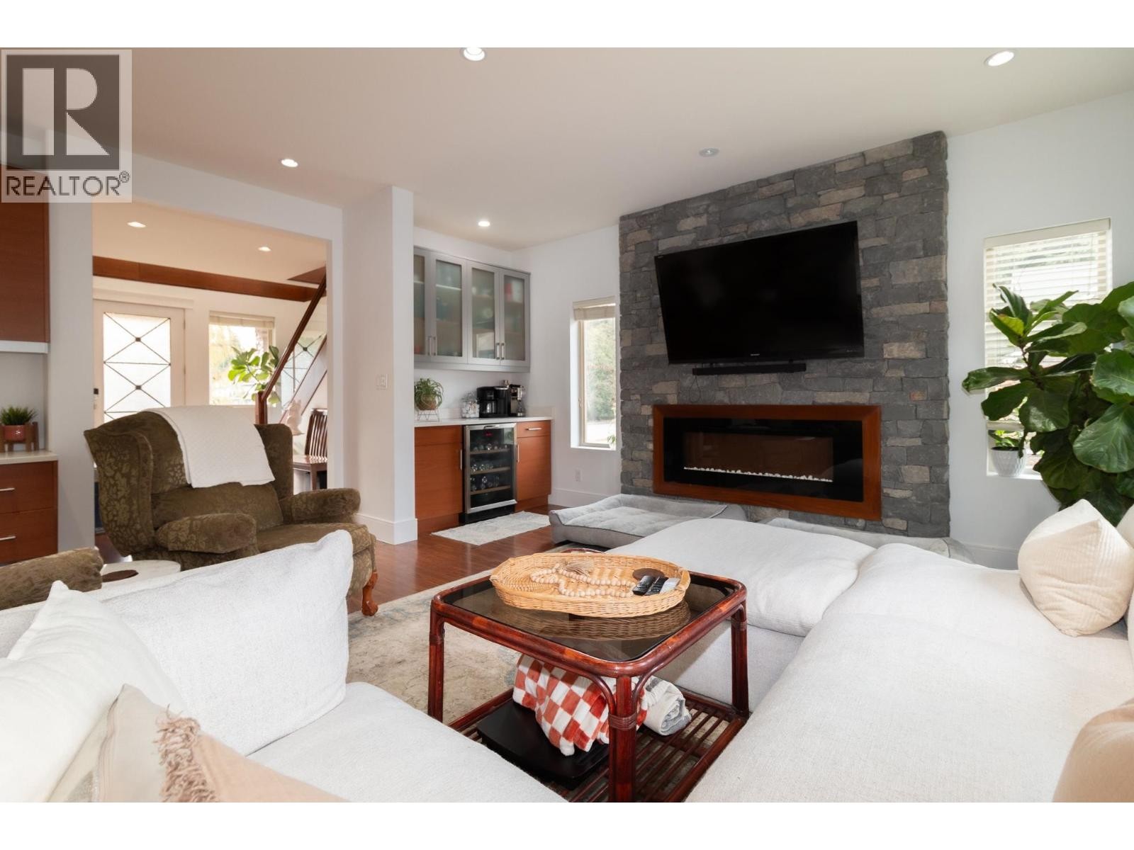 












39010 KINGFISHER ROAD

,
Squamish,




British Columbia
V8B0S9

