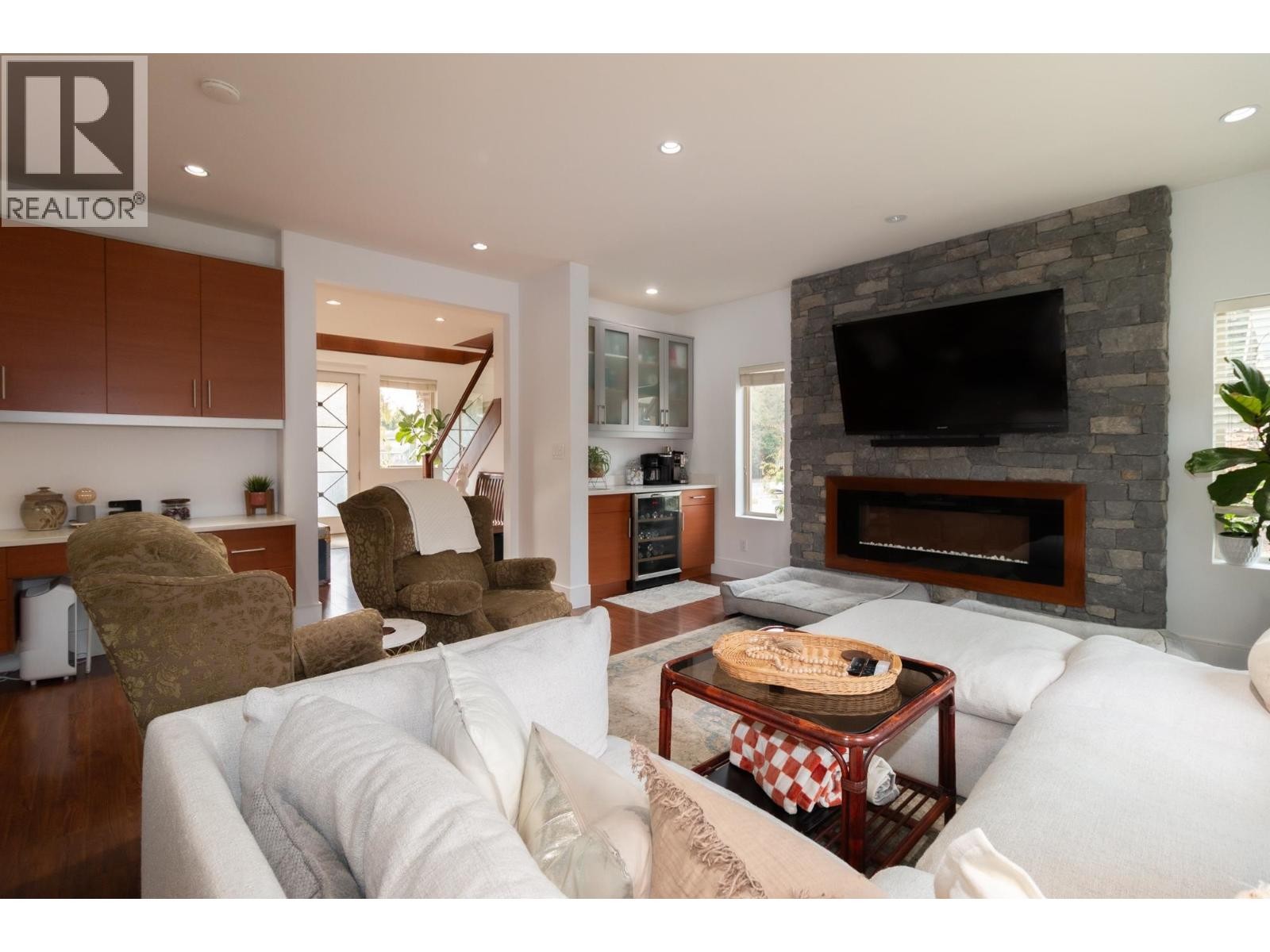 












39010 KINGFISHER ROAD

,
Squamish,




British Columbia
V8B0S9

