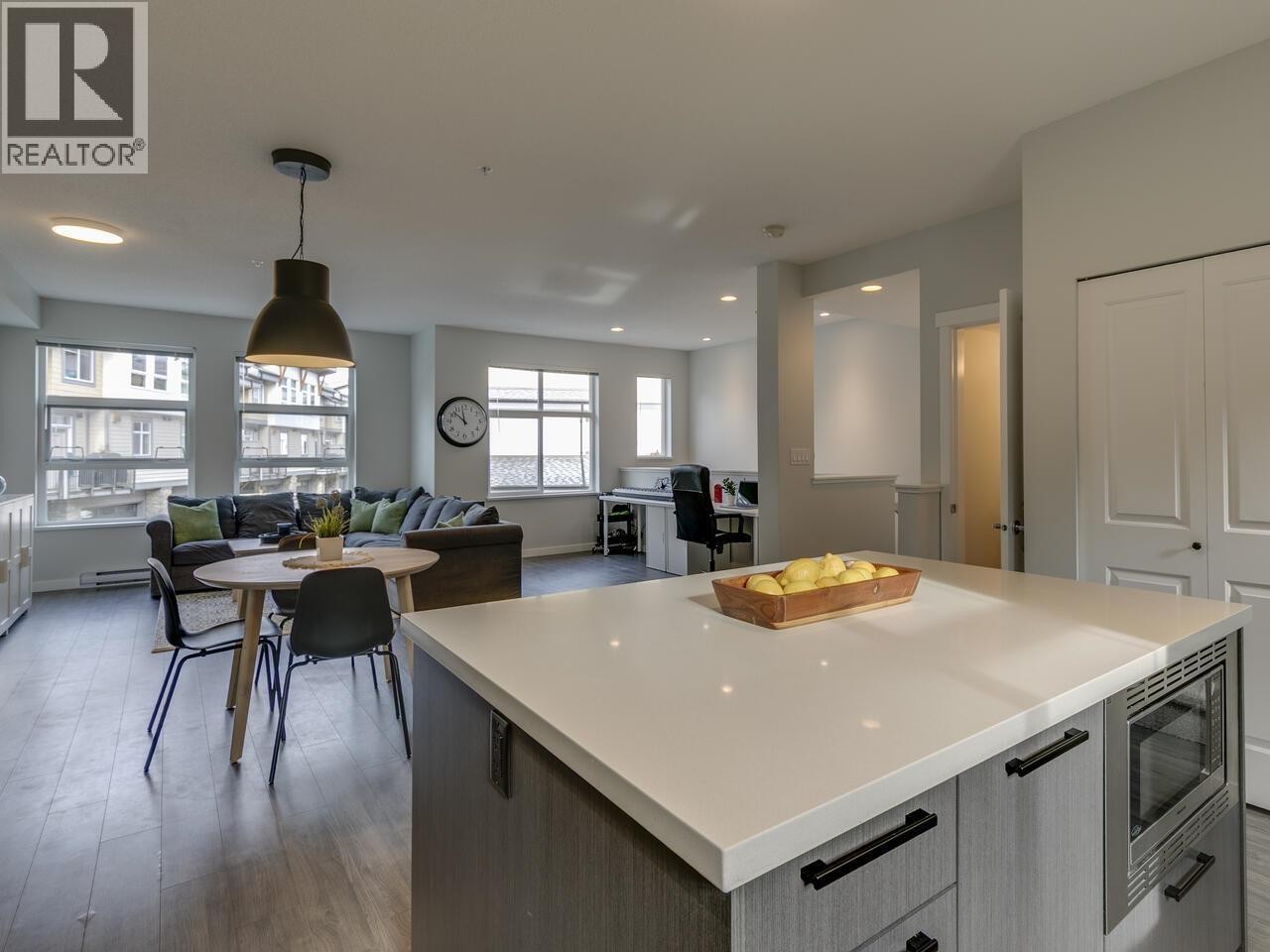 












45 39548 LOGGERS LANE

,
Squamish,




British Columbia
V8B0V7

