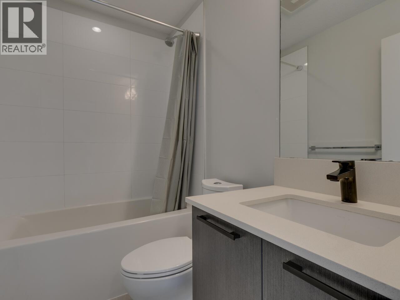 












45 39548 LOGGERS LANE

,
Squamish,




British Columbia
V8B0V7

