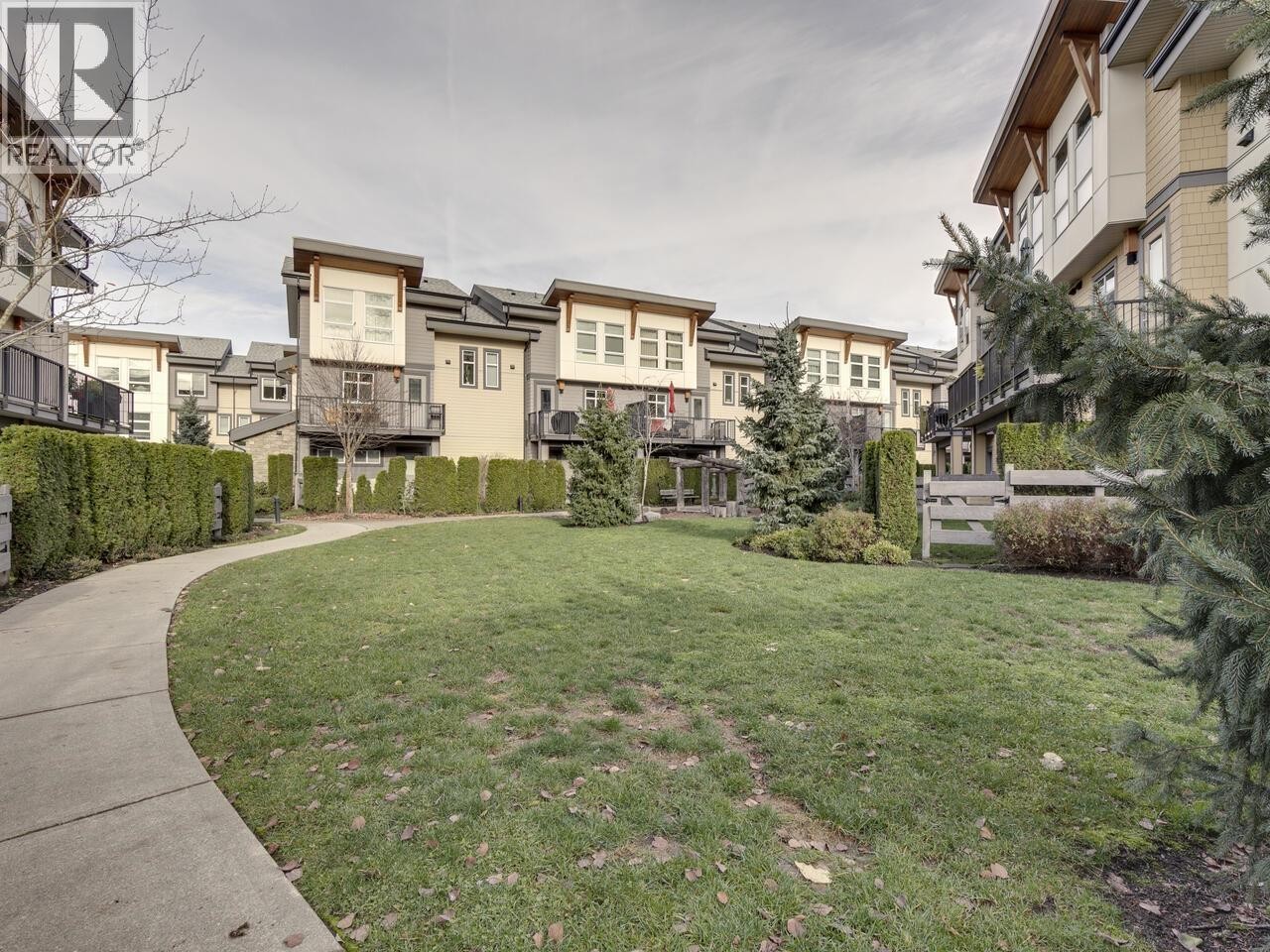 












45 39548 LOGGERS LANE

,
Squamish,




British Columbia
V8B0V7

