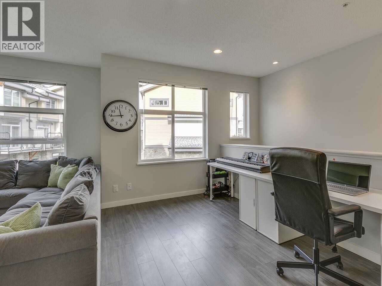 












45 39548 LOGGERS LANE

,
Squamish,




British Columbia
V8B0V7

