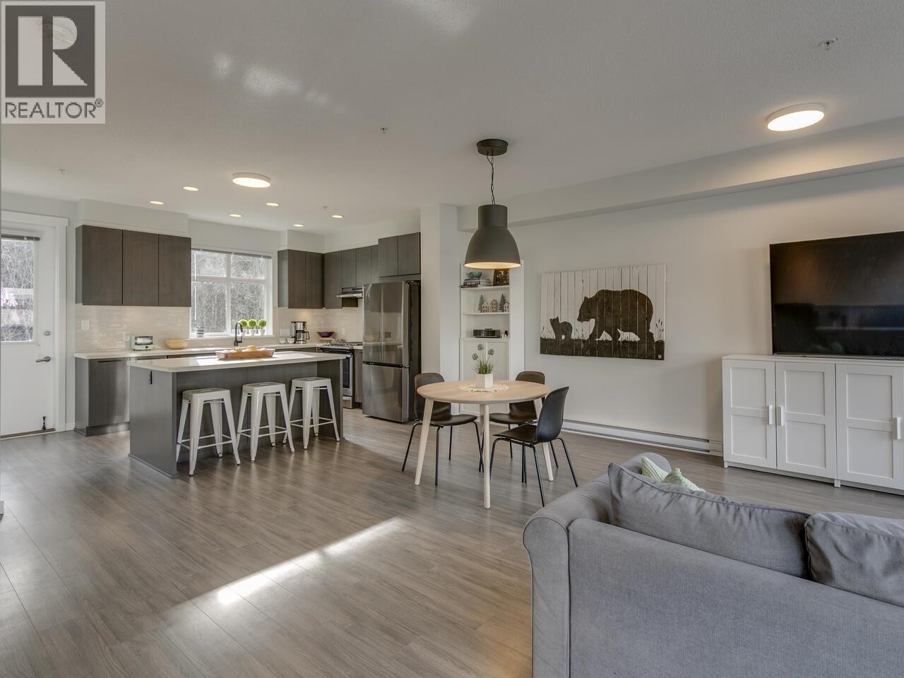 












45 39548 LOGGERS LANE

,
Squamish,




British Columbia
V8B0V7

