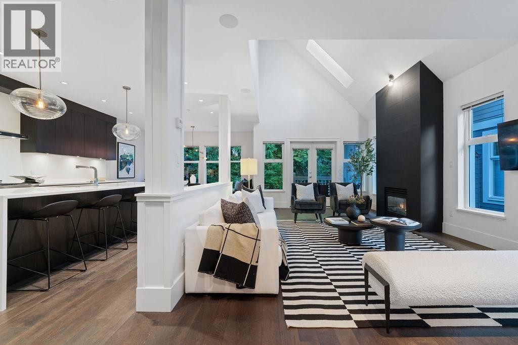 












3761 EDGEMONT BOULEVARD

,
North Vancouver,




British Columbia
V7R2P6

