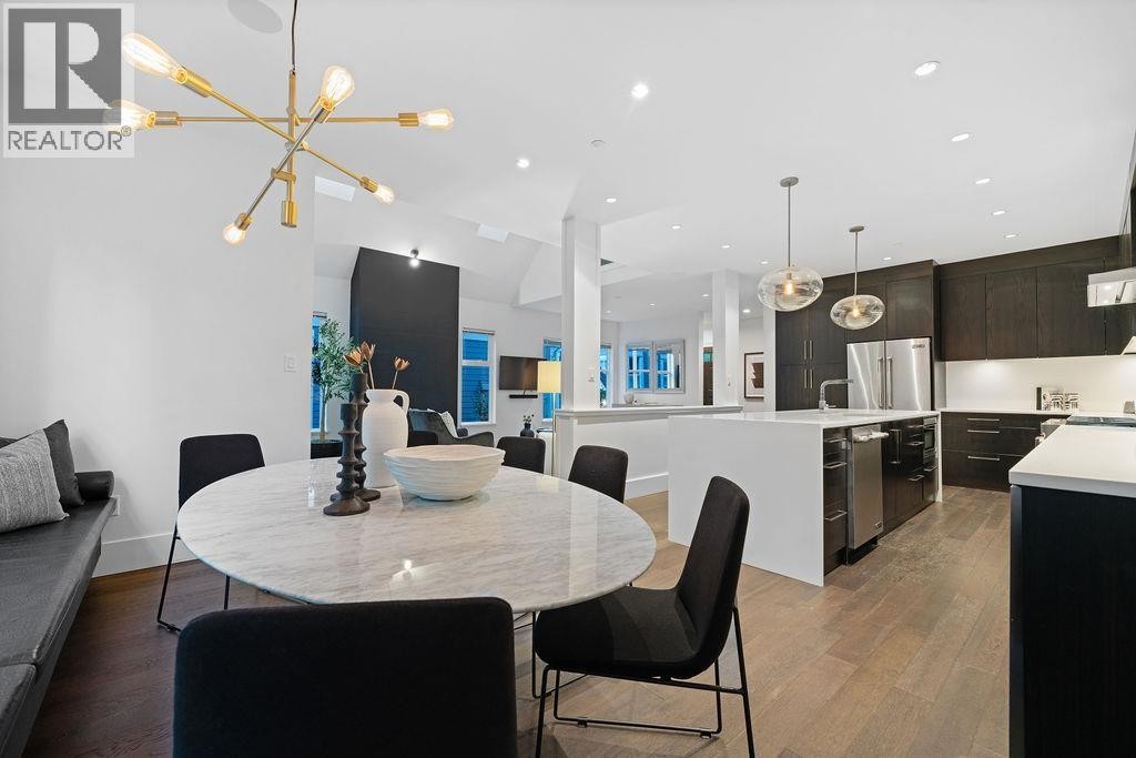 












3761 EDGEMONT BOULEVARD

,
North Vancouver,




British Columbia
V7R2P6

