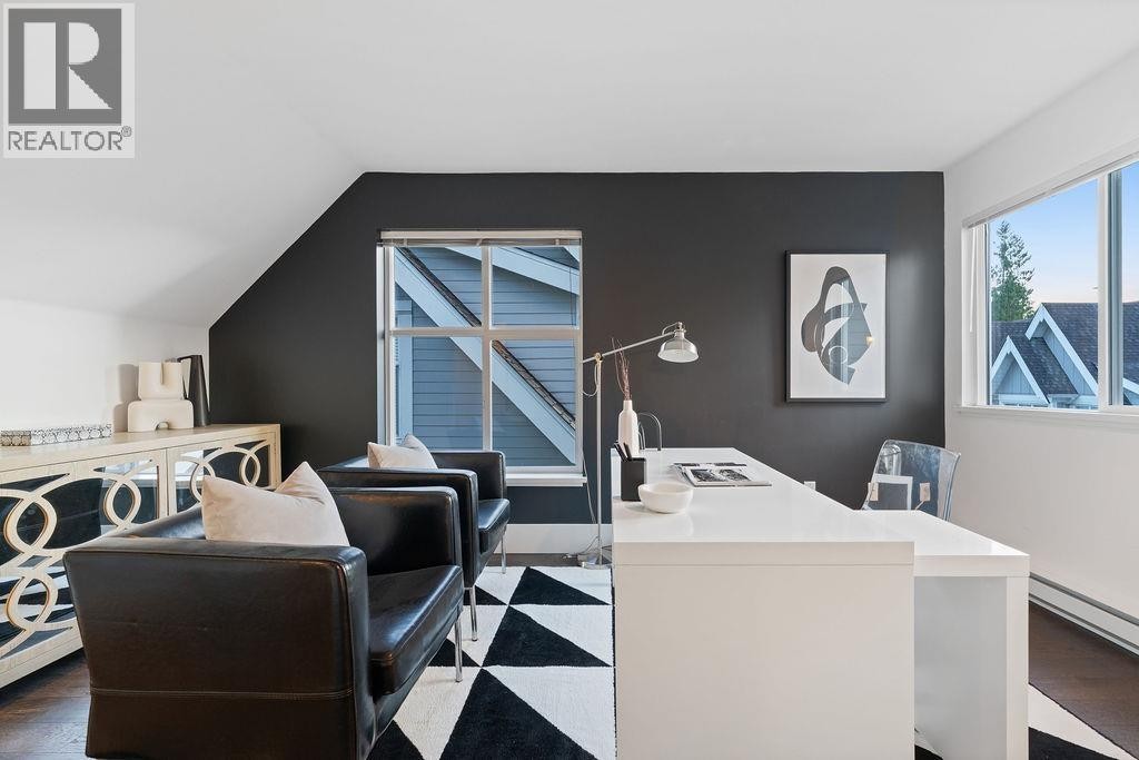 












3761 EDGEMONT BOULEVARD

,
North Vancouver,




British Columbia
V7R2P6

