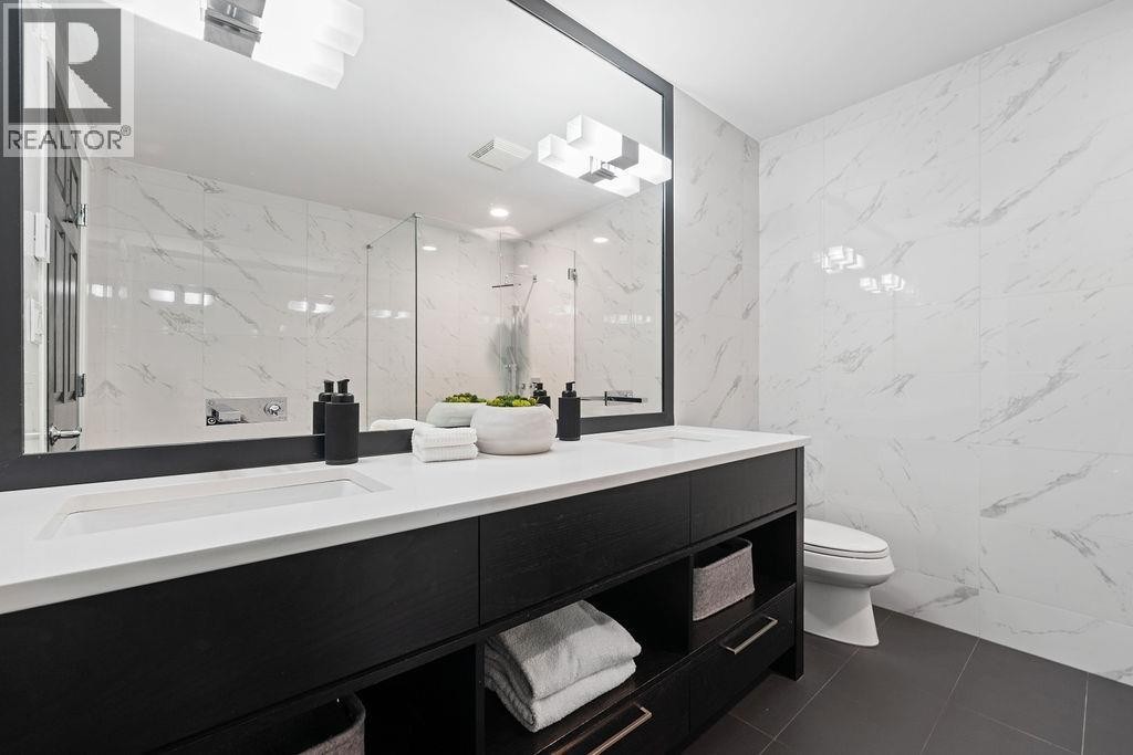 












3761 EDGEMONT BOULEVARD

,
North Vancouver,




British Columbia
V7R2P6

