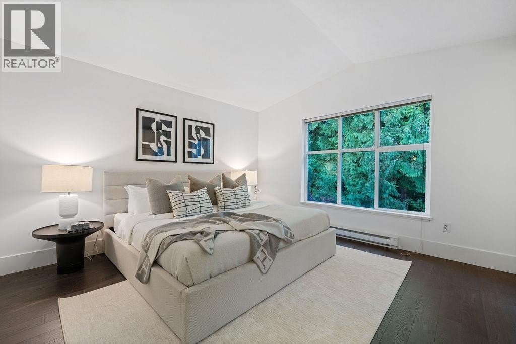 












3761 EDGEMONT BOULEVARD

,
North Vancouver,




British Columbia
V7R2P6

