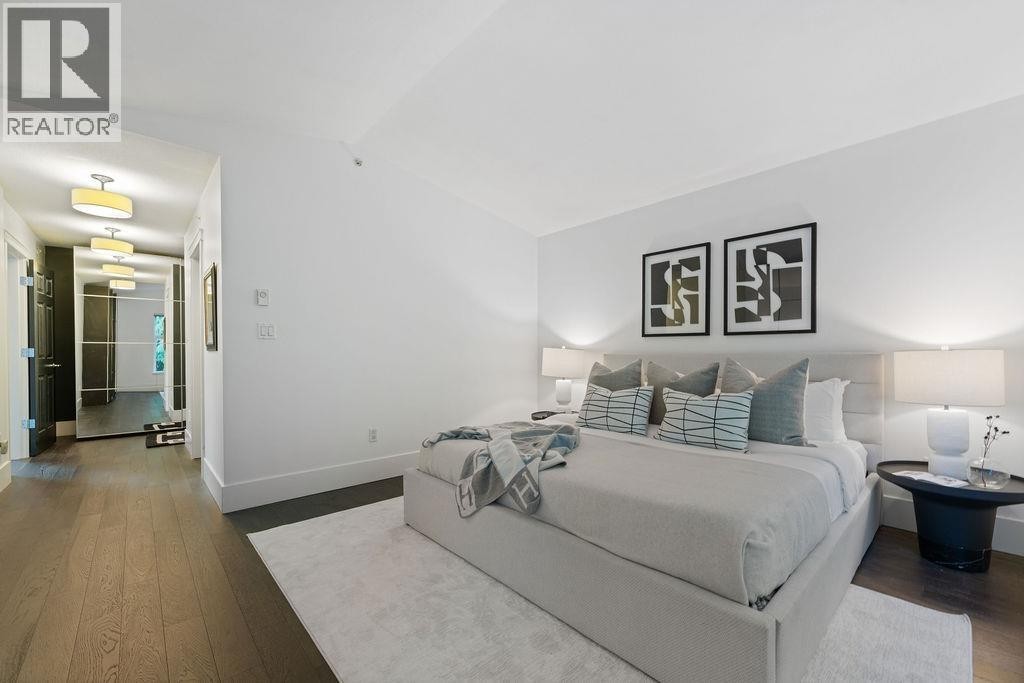 












3761 EDGEMONT BOULEVARD

,
North Vancouver,




British Columbia
V7R2P6

