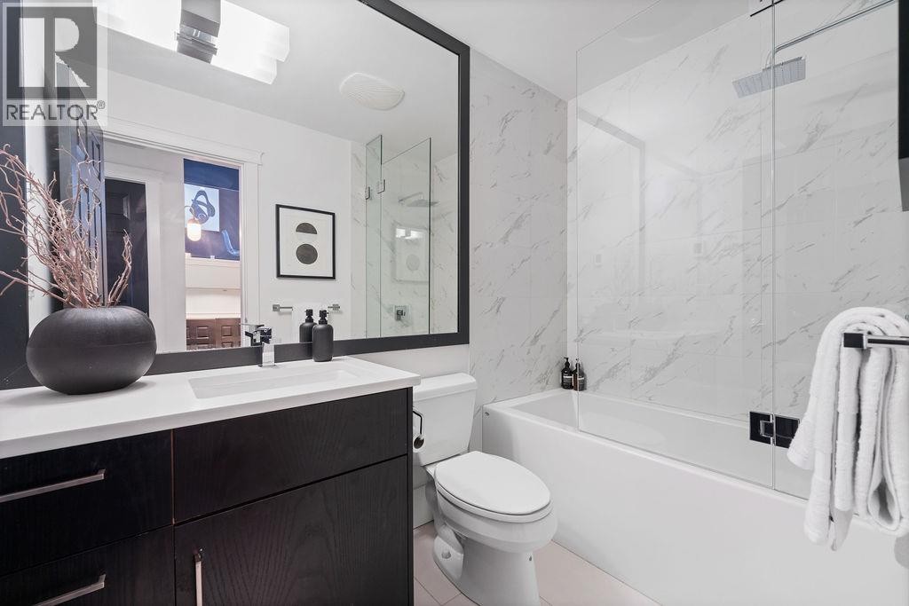 












3761 EDGEMONT BOULEVARD

,
North Vancouver,




British Columbia
V7R2P6

