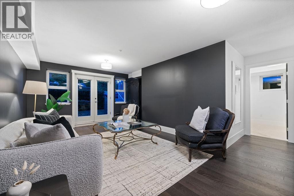 












3761 EDGEMONT BOULEVARD

,
North Vancouver,




British Columbia
V7R2P6

