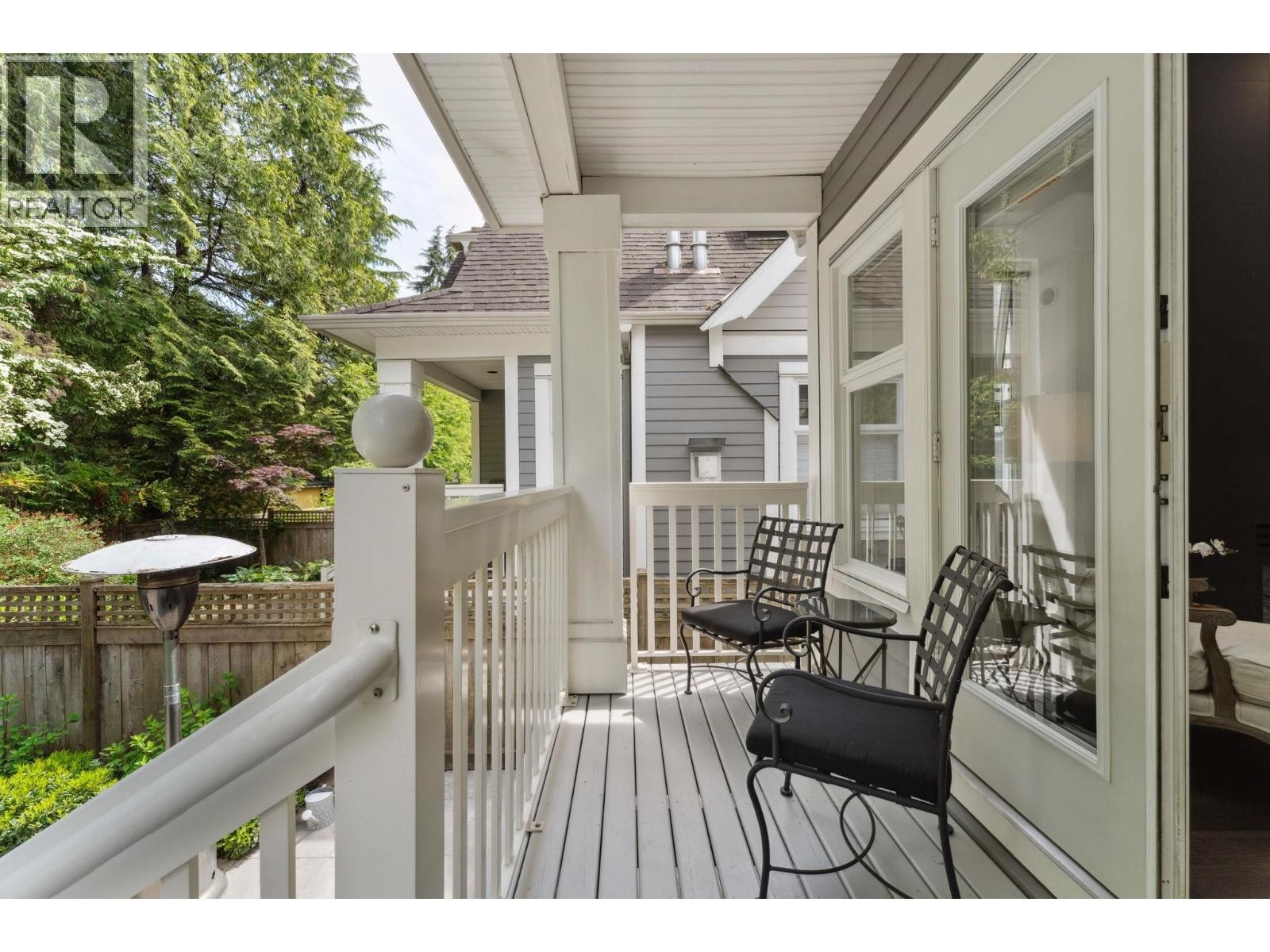 












3761 EDGEMONT BOULEVARD

,
North Vancouver,




British Columbia
V7R2P6

