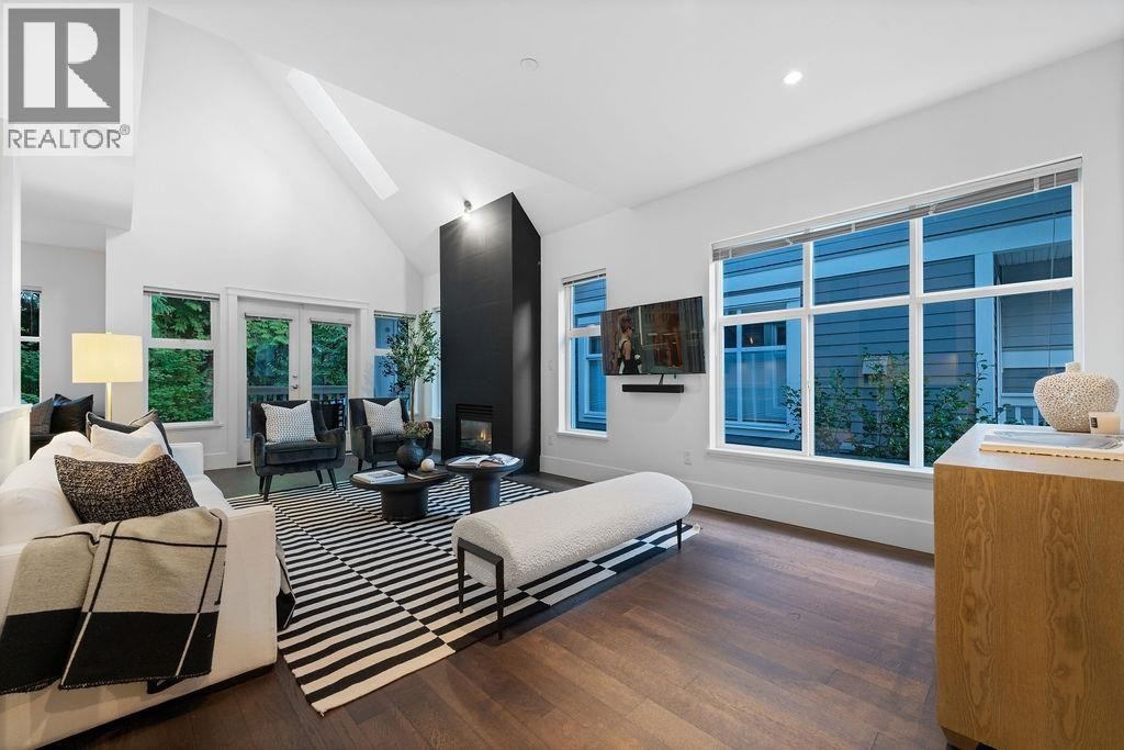 












3761 EDGEMONT BOULEVARD

,
North Vancouver,




British Columbia
V7R2P6

