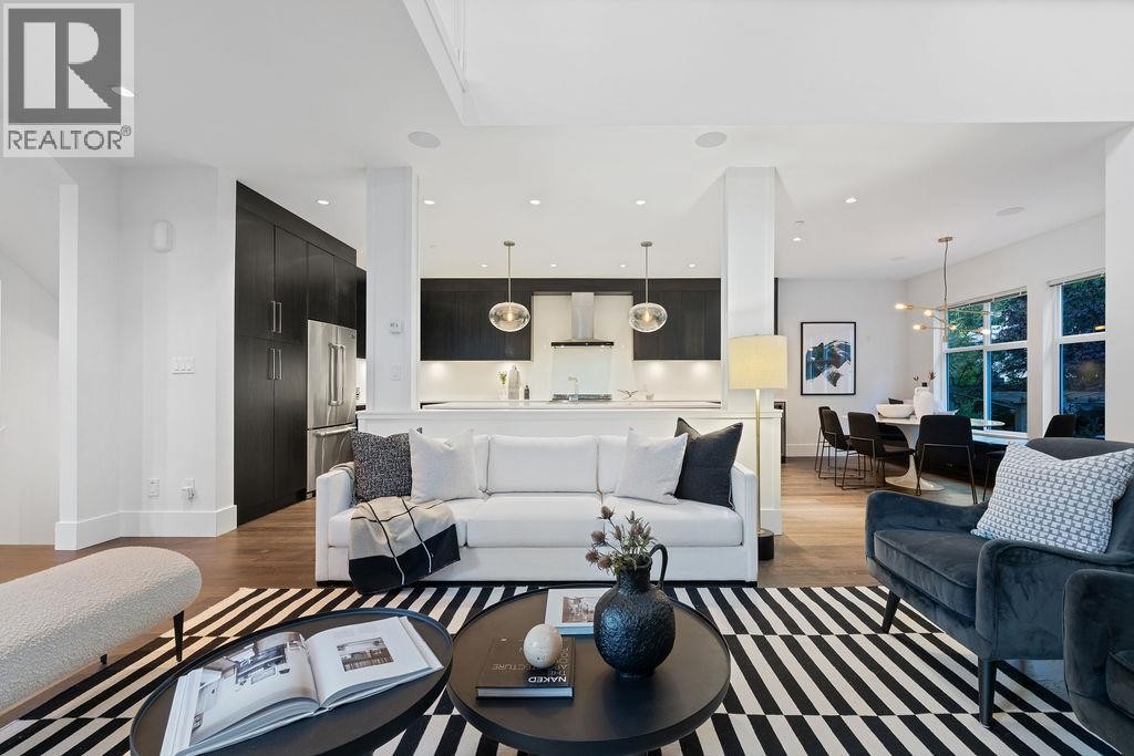 












3761 EDGEMONT BOULEVARD

,
North Vancouver,




British Columbia
V7R2P6

