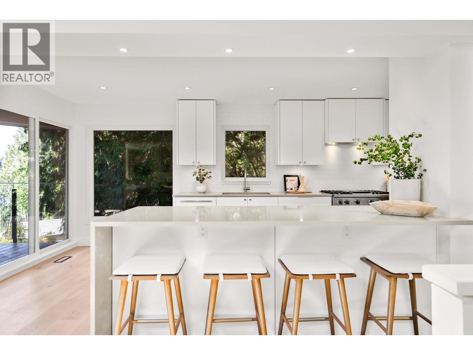 












5061 BEAR LANE

,
West Vancouver,




British Columbia
V7W1L2

