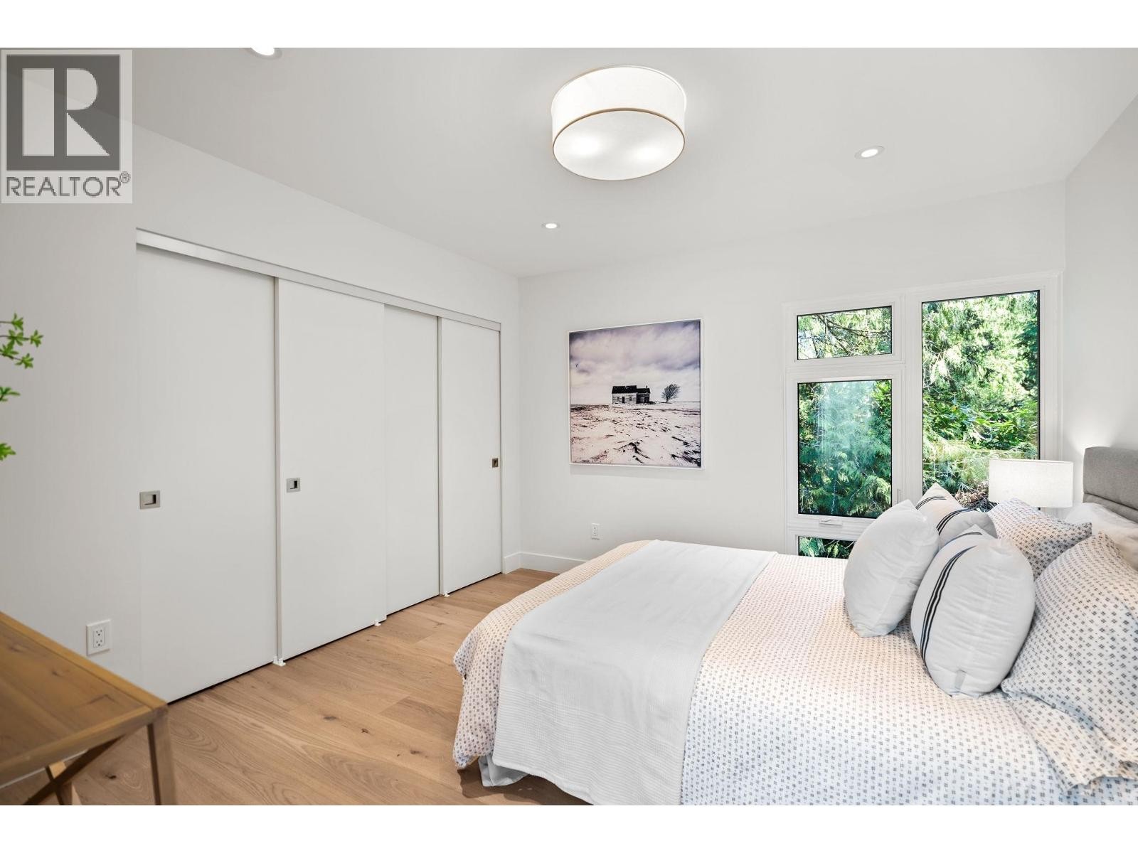 












5061 BEAR LANE

,
West Vancouver,




British Columbia
V7W1L2

