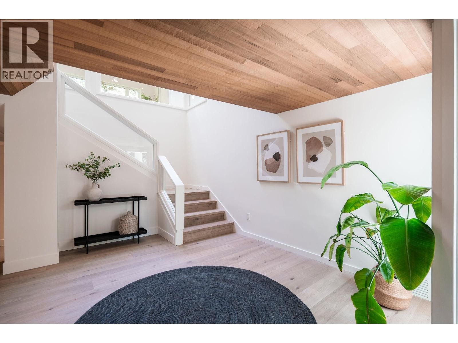 












5061 BEAR LANE

,
West Vancouver,




British Columbia
V7W1L2

