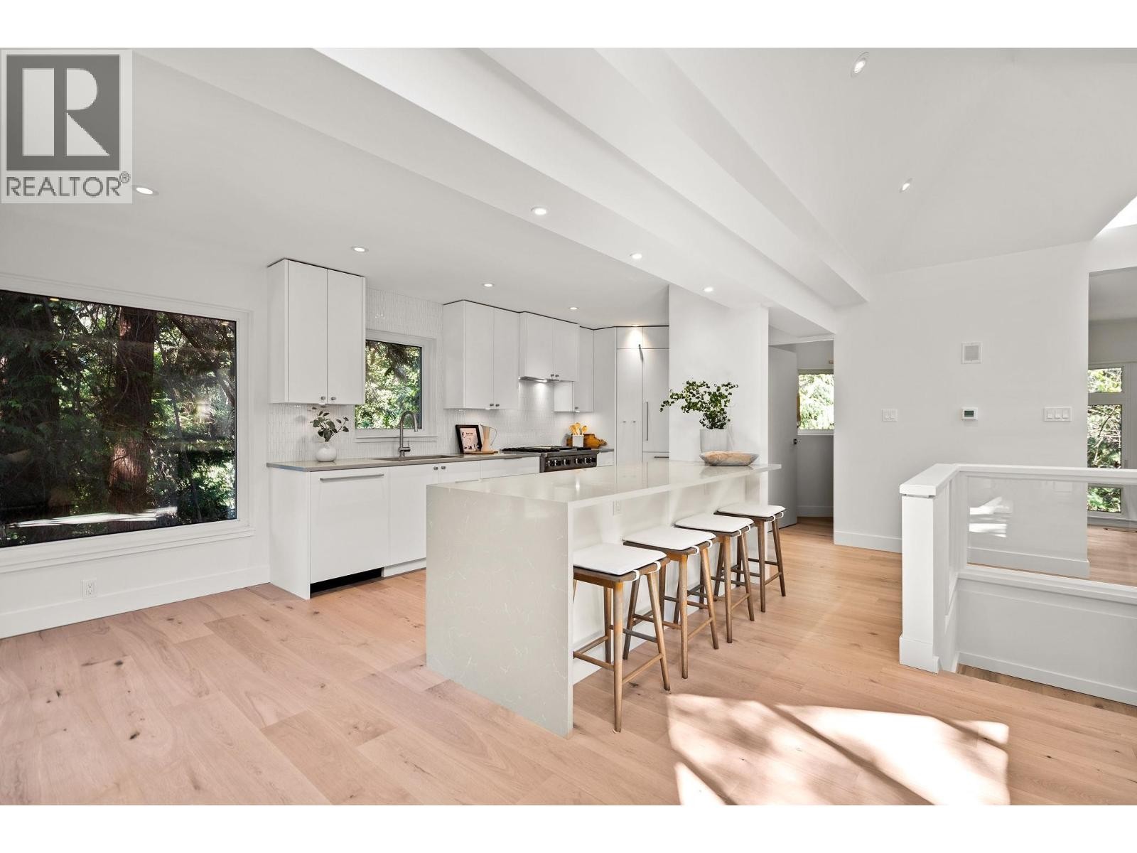 












5061 BEAR LANE

,
West Vancouver,




British Columbia
V7W1L2

