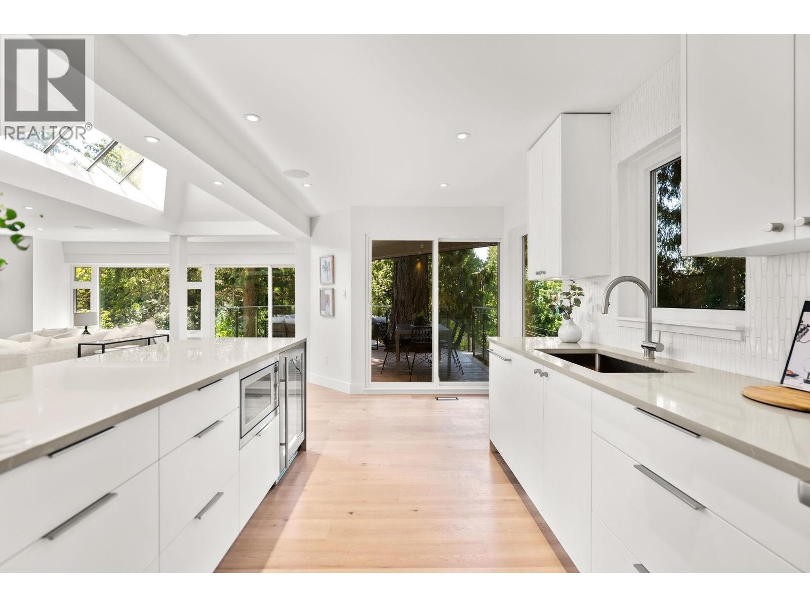 












5061 BEAR LANE

,
West Vancouver,




British Columbia
V7W1L2

