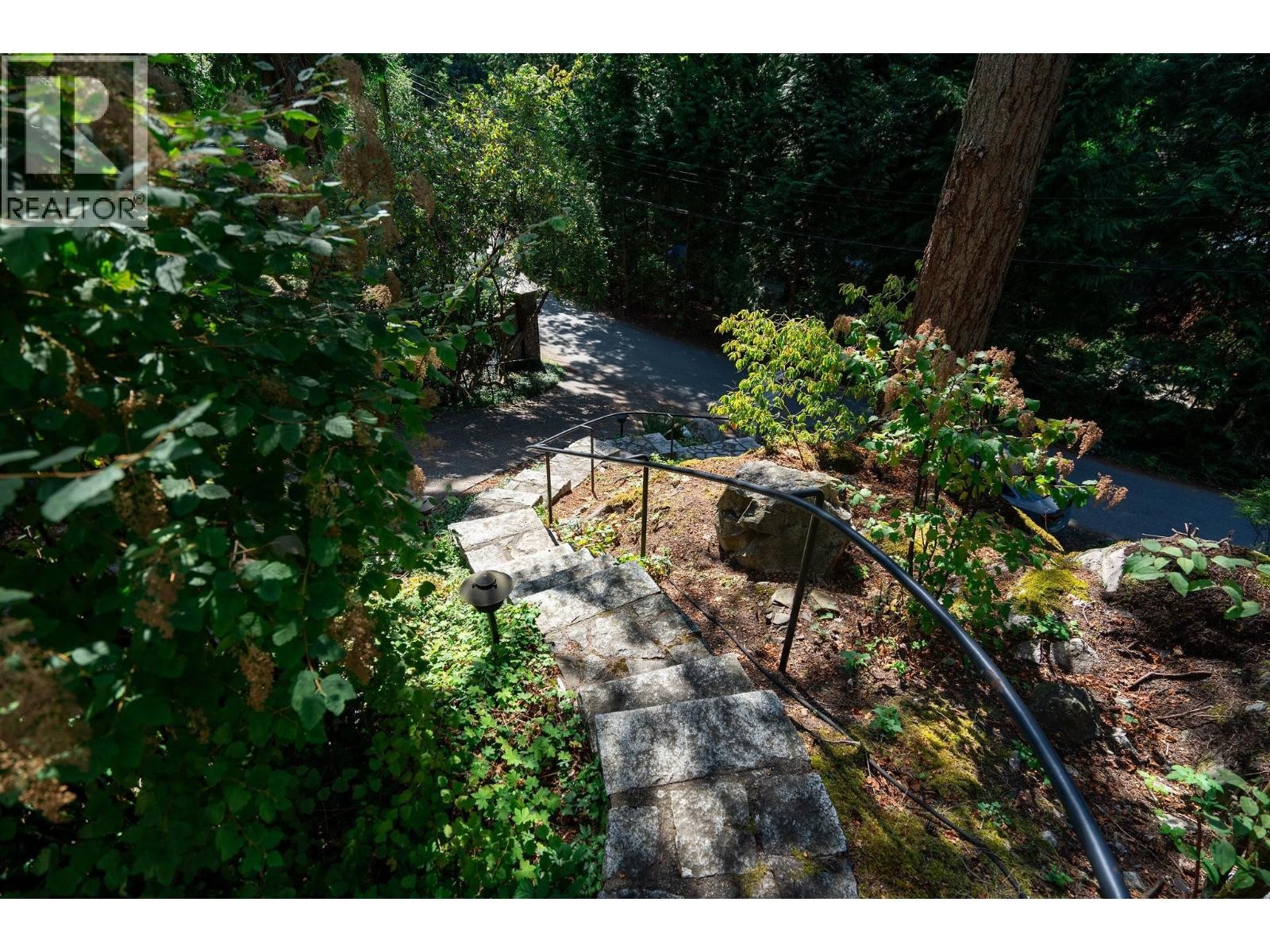 












5061 BEAR LANE

,
West Vancouver,




British Columbia
V7W1L2

