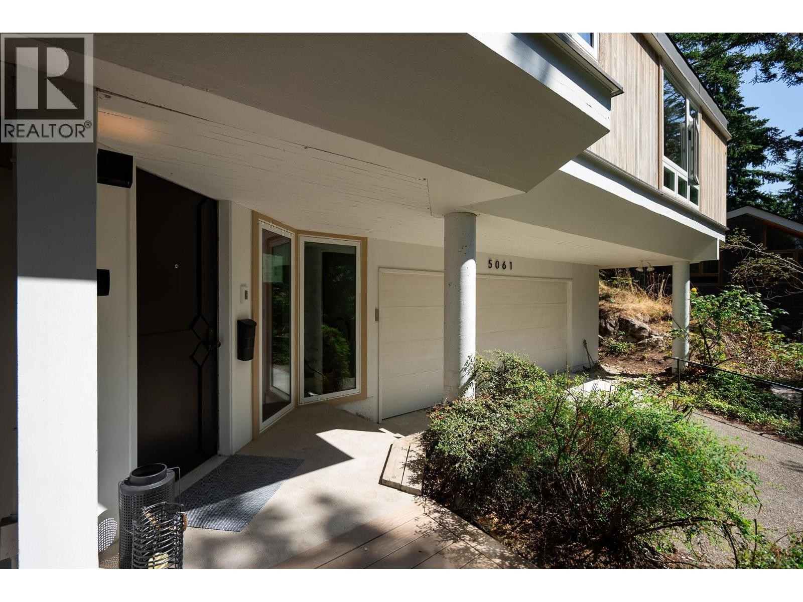 












5061 BEAR LANE

,
West Vancouver,




British Columbia
V7W1L2

