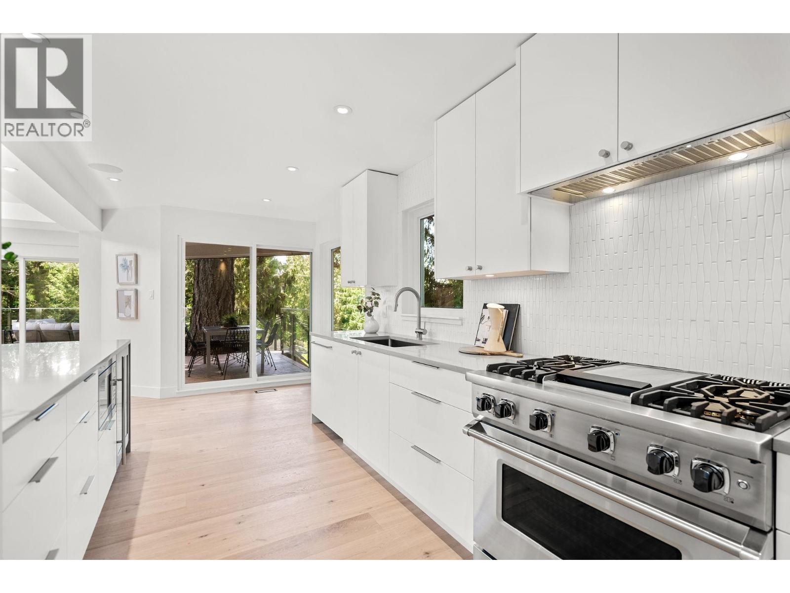 












5061 BEAR LANE

,
West Vancouver,




British Columbia
V7W1L2

