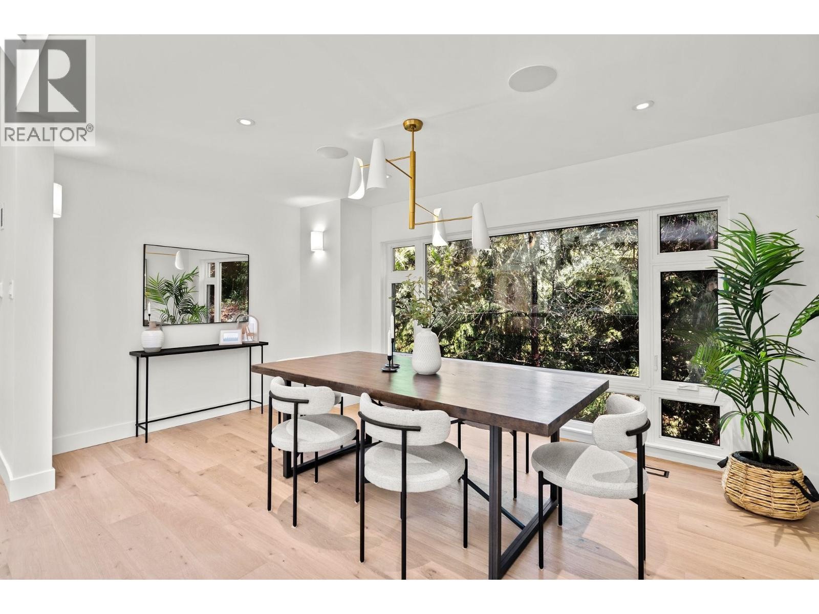 












5061 BEAR LANE

,
West Vancouver,




British Columbia
V7W1L2

