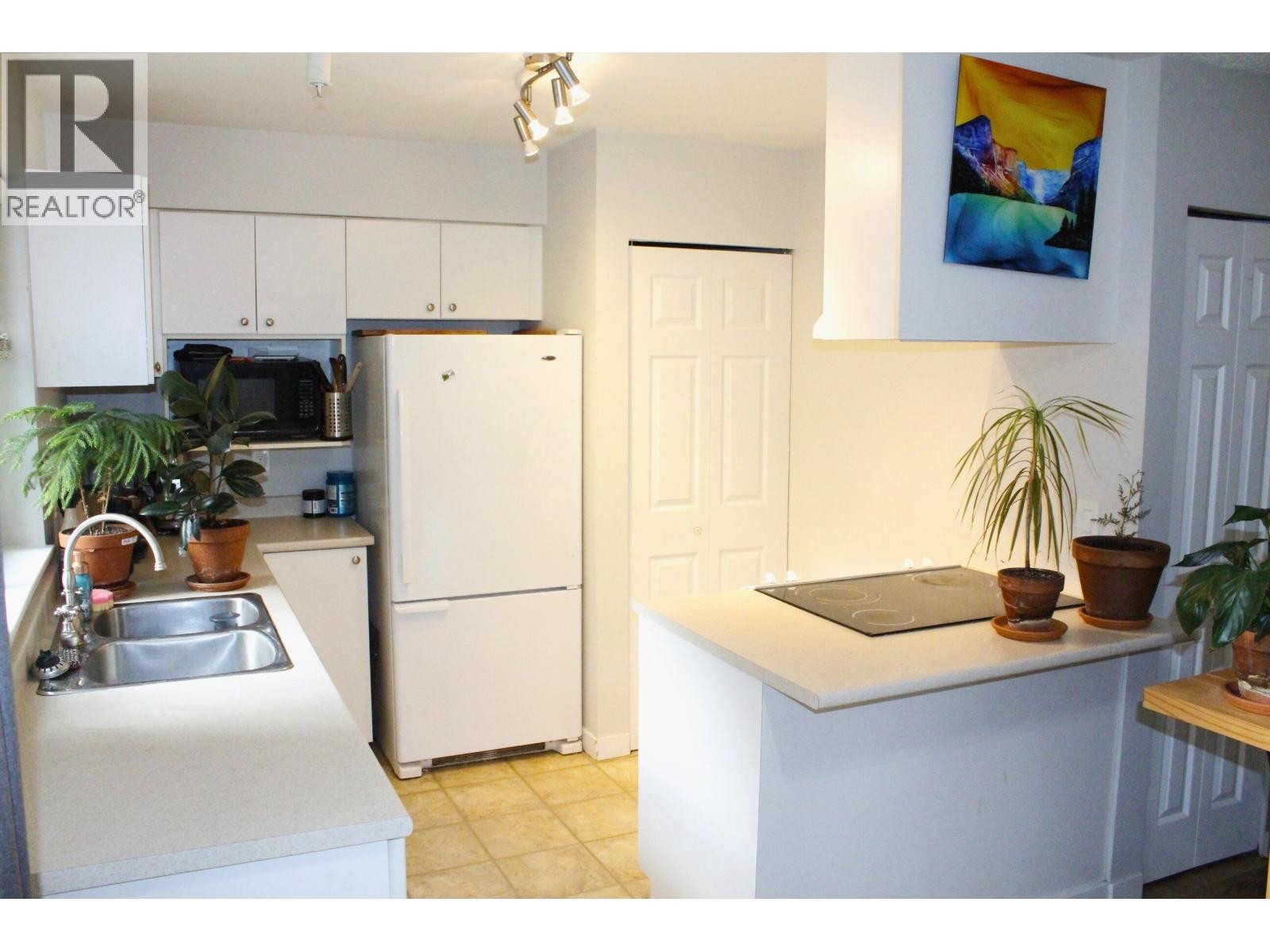 












B108 40120 WILLOW CRESCENT

,
Squamish,




British Columbia
V8B0L7

