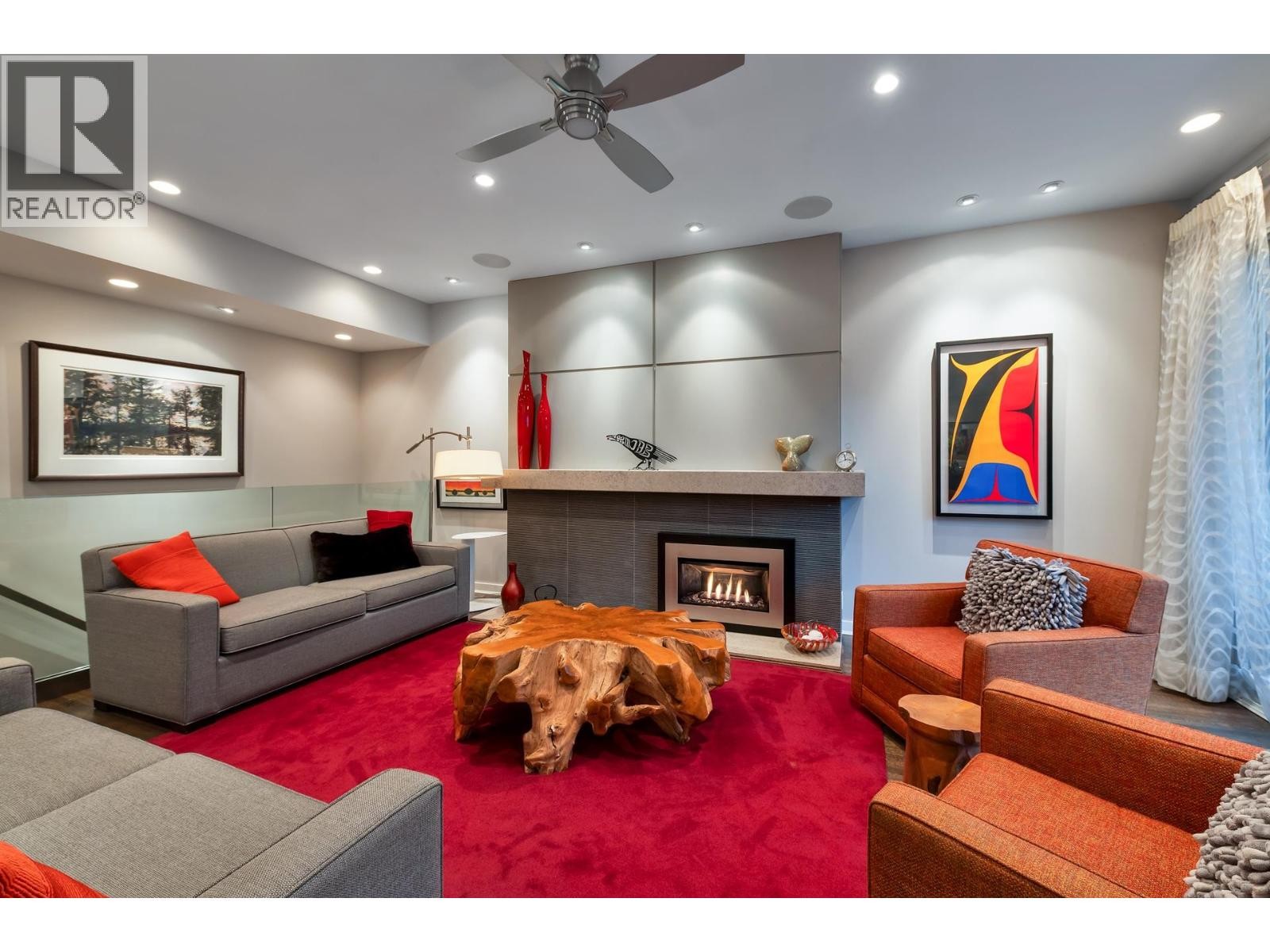 












3669 EDGEMONT BOULEVARD

,
North Vancouver,




British Columbia
V7R2P6

