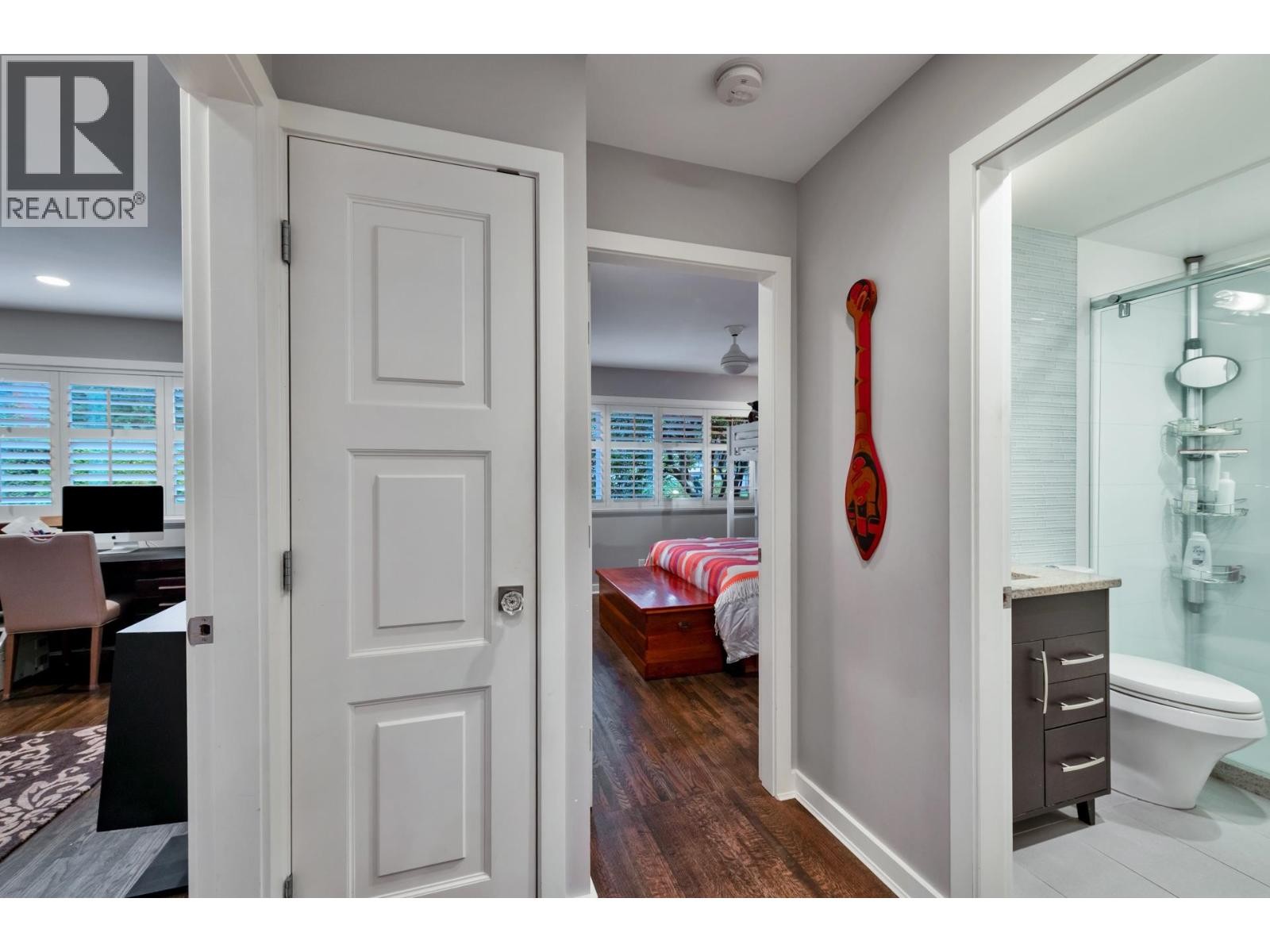 












3669 EDGEMONT BOULEVARD

,
North Vancouver,




British Columbia
V7R2P6

