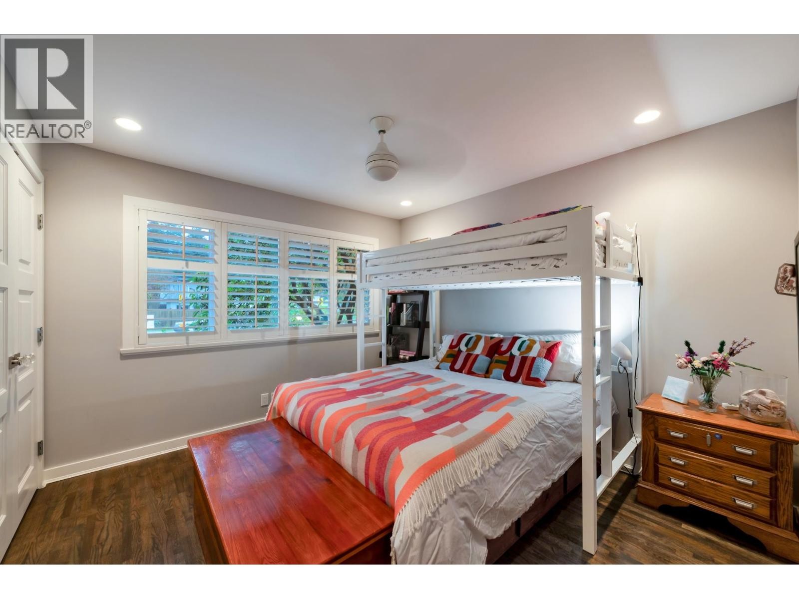 












3669 EDGEMONT BOULEVARD

,
North Vancouver,




British Columbia
V7R2P6

