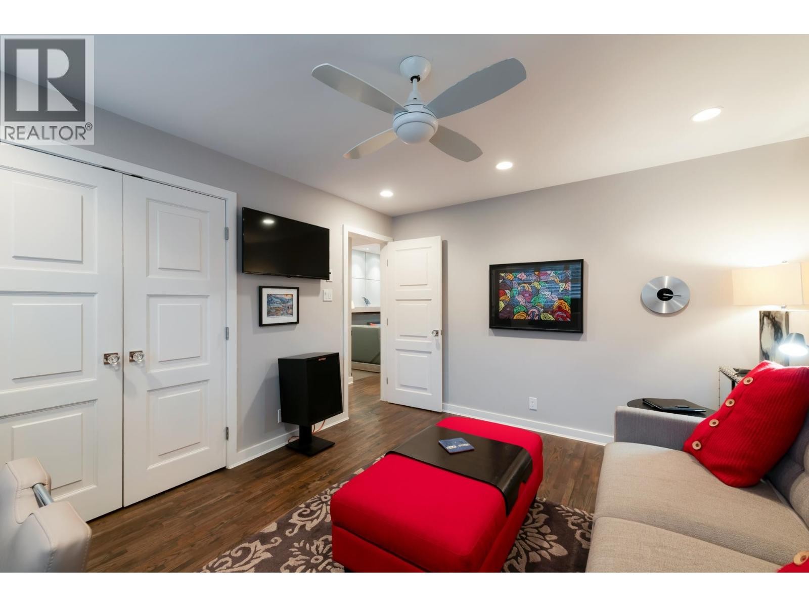 












3669 EDGEMONT BOULEVARD

,
North Vancouver,




British Columbia
V7R2P6

