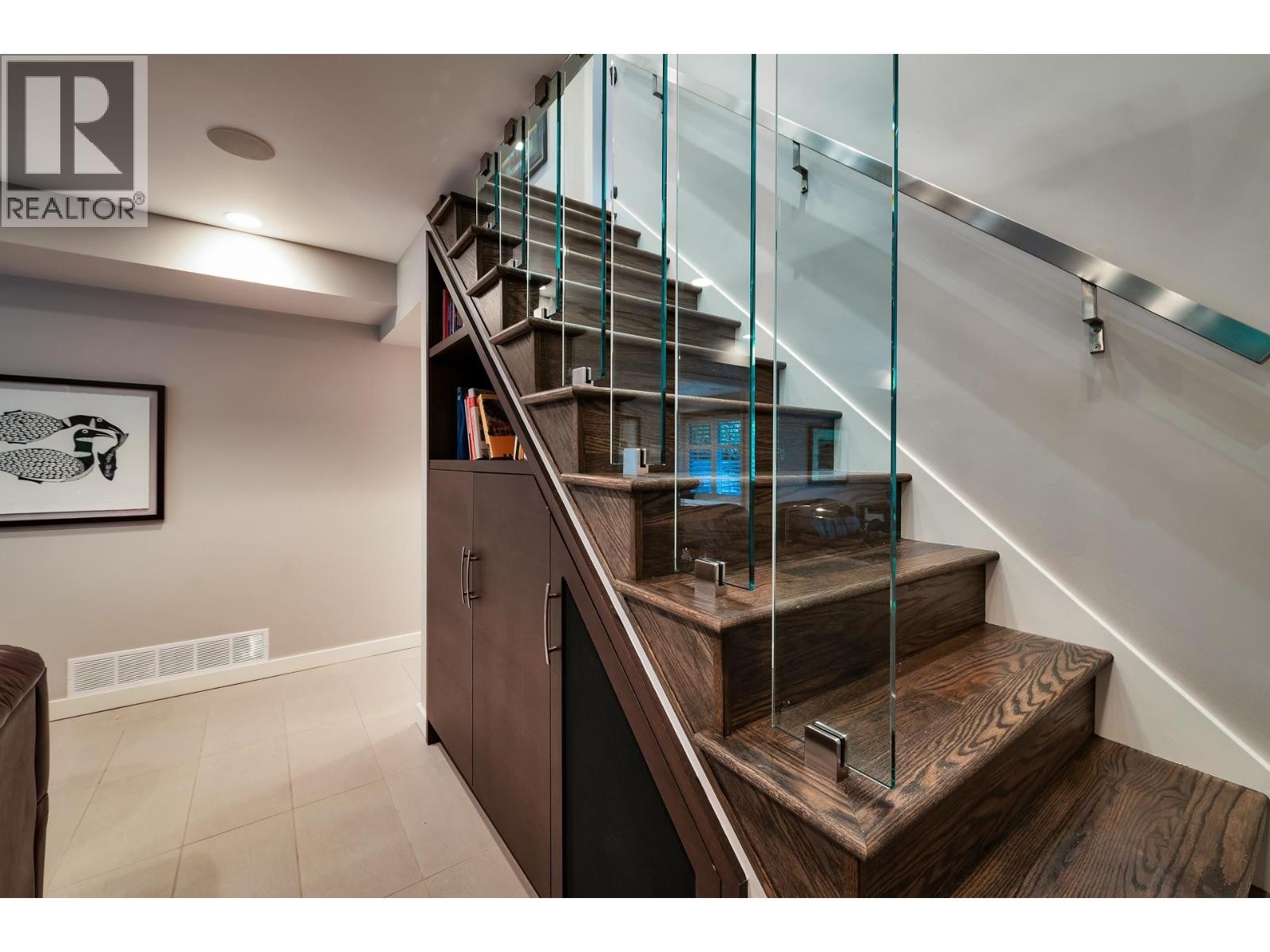 












3669 EDGEMONT BOULEVARD

,
North Vancouver,




British Columbia
V7R2P6

