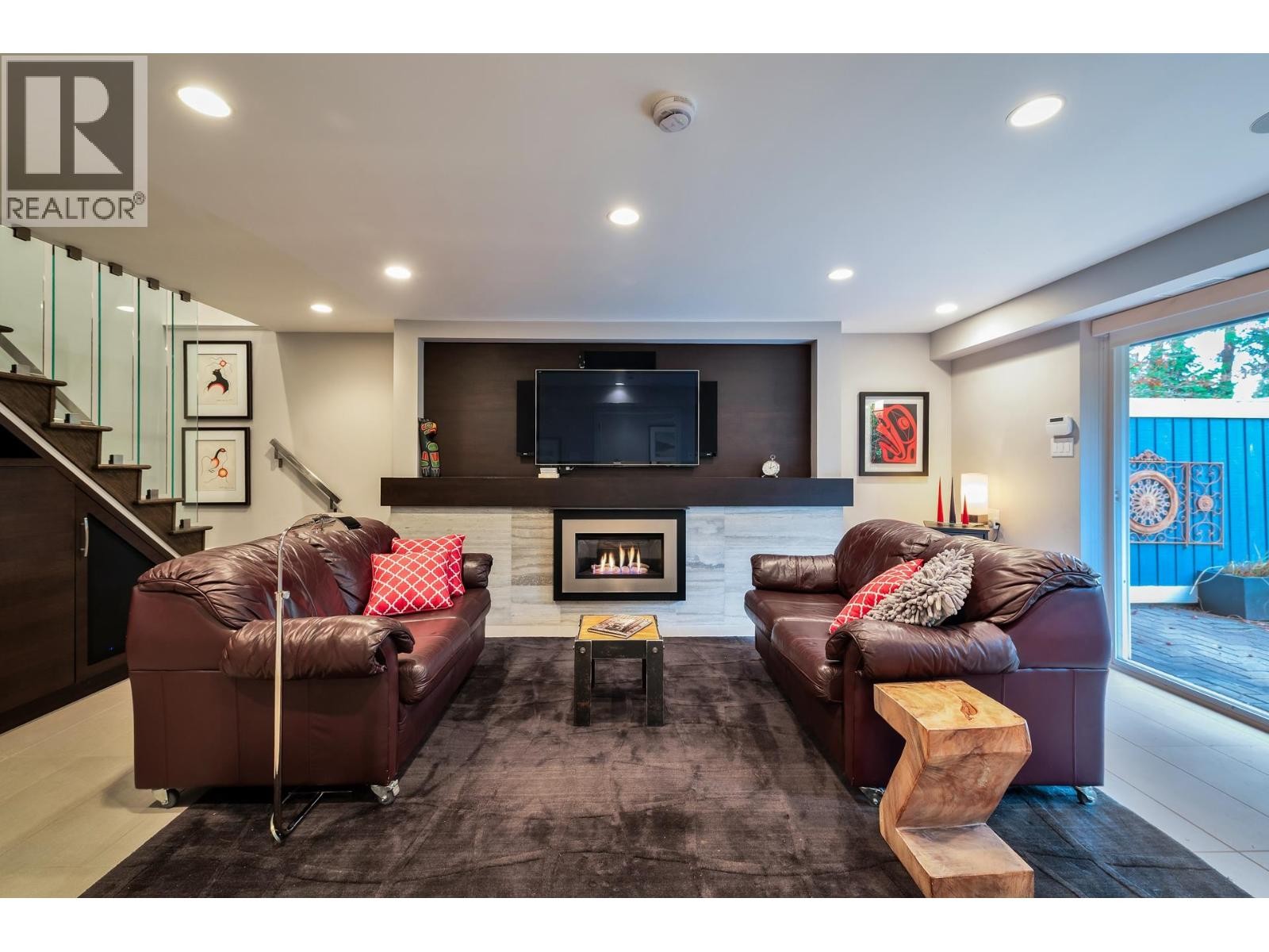 












3669 EDGEMONT BOULEVARD

,
North Vancouver,




British Columbia
V7R2P6

