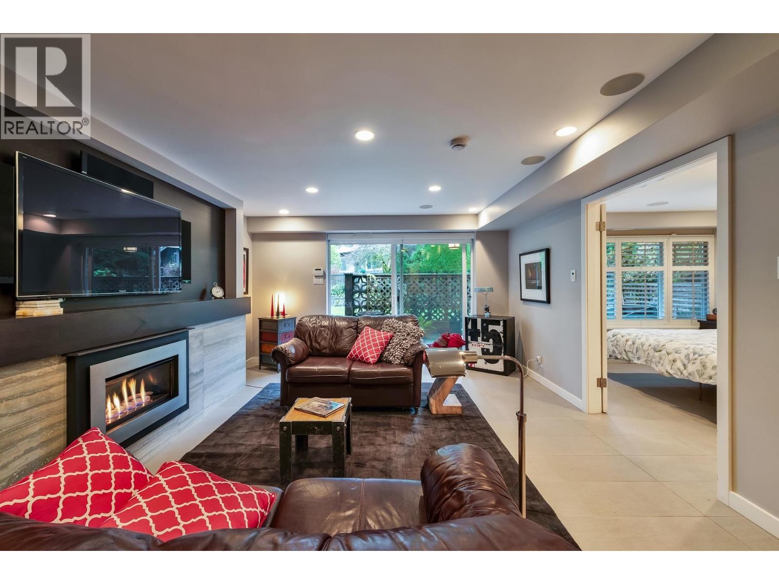 












3669 EDGEMONT BOULEVARD

,
North Vancouver,




British Columbia
V7R2P6

