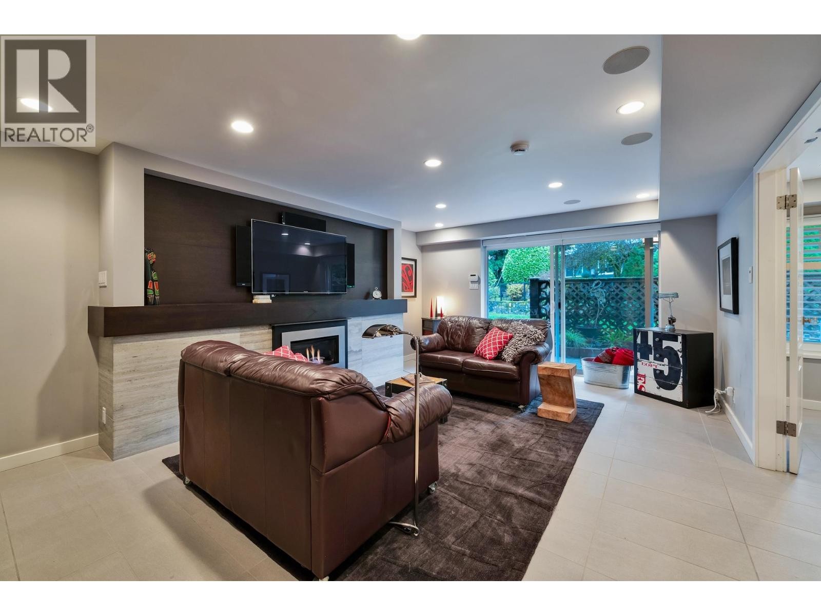 












3669 EDGEMONT BOULEVARD

,
North Vancouver,




British Columbia
V7R2P6

