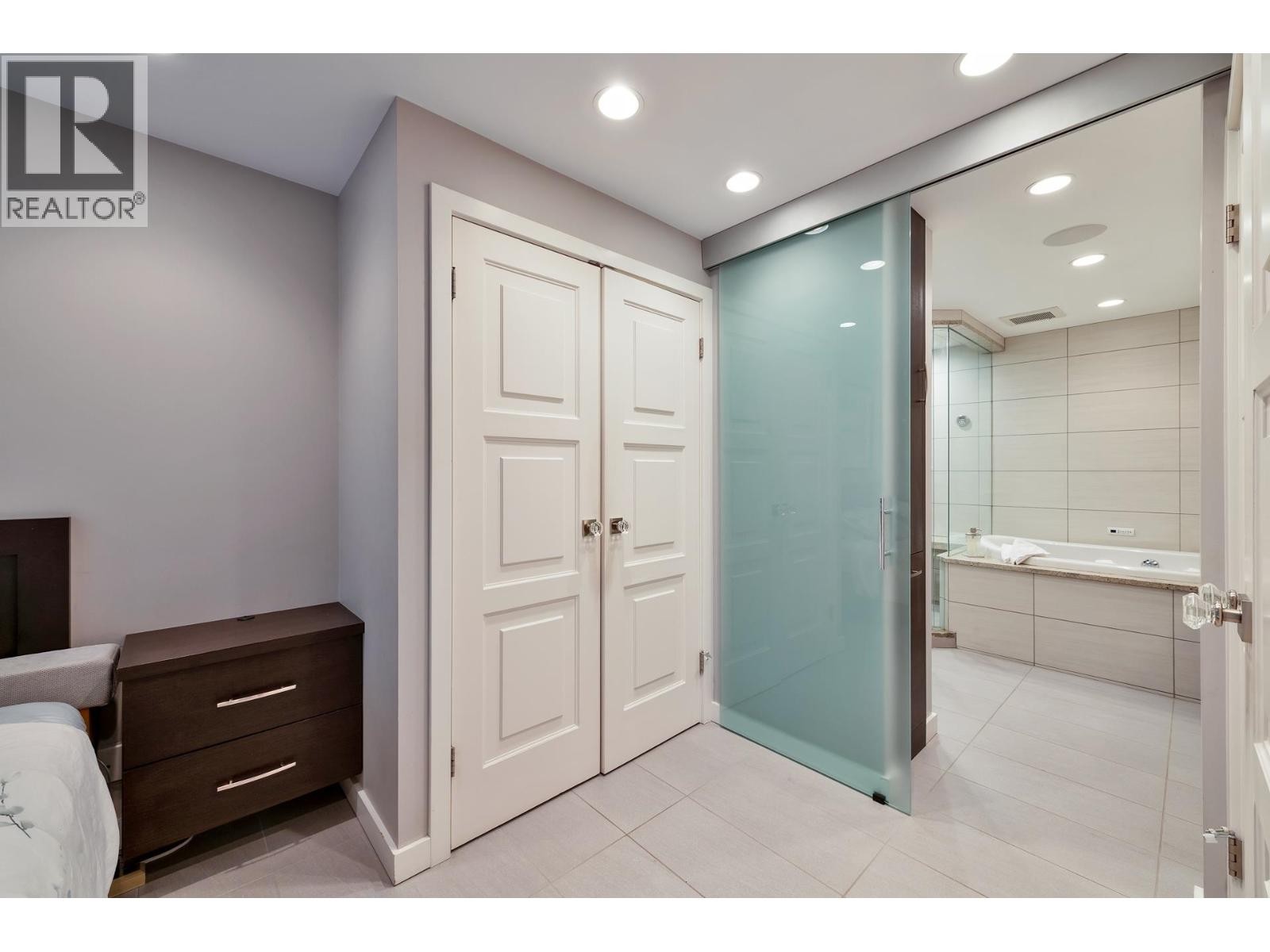 












3669 EDGEMONT BOULEVARD

,
North Vancouver,




British Columbia
V7R2P6

