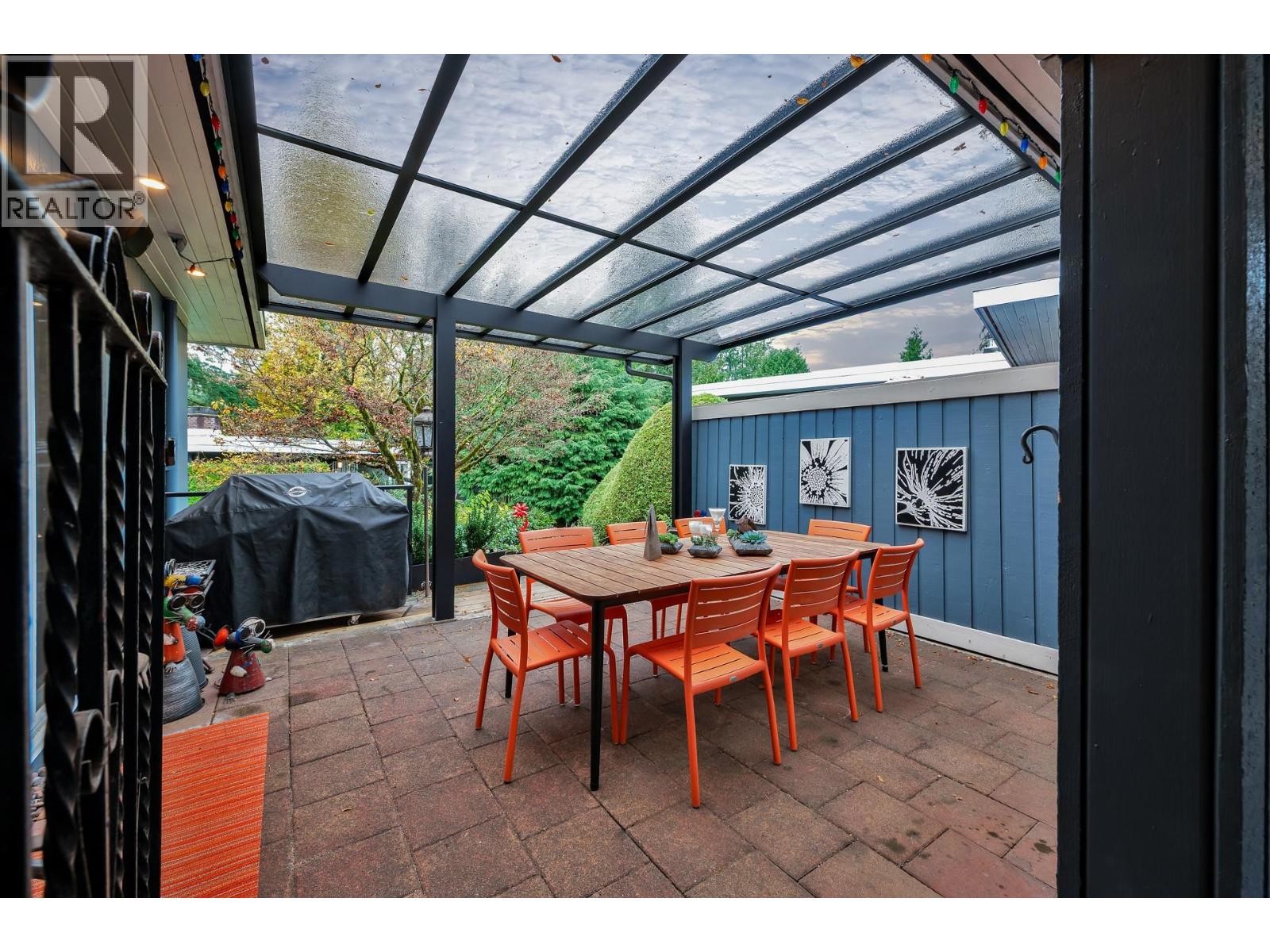 












3669 EDGEMONT BOULEVARD

,
North Vancouver,




British Columbia
V7R2P6

