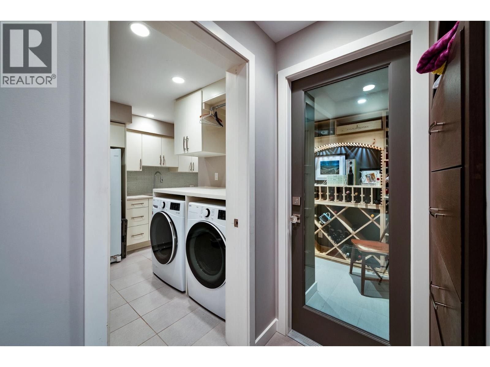 












3669 EDGEMONT BOULEVARD

,
North Vancouver,




British Columbia
V7R2P6

