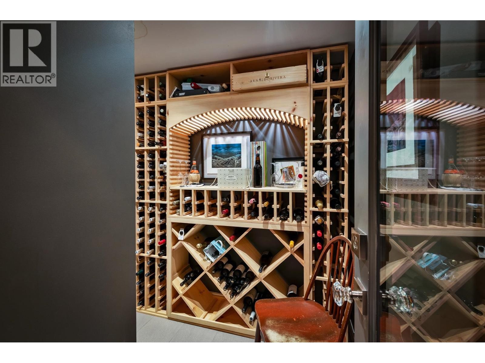 












3669 EDGEMONT BOULEVARD

,
North Vancouver,




British Columbia
V7R2P6

