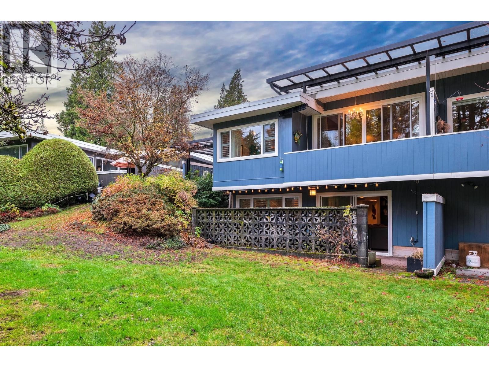 












3669 EDGEMONT BOULEVARD

,
North Vancouver,




British Columbia
V7R2P6

