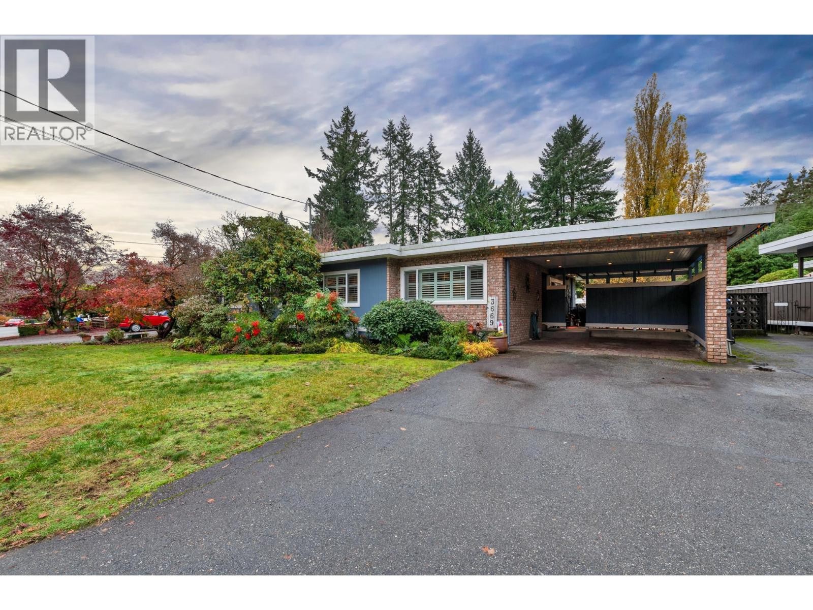 












3669 EDGEMONT BOULEVARD

,
North Vancouver,




British Columbia
V7R2P6

