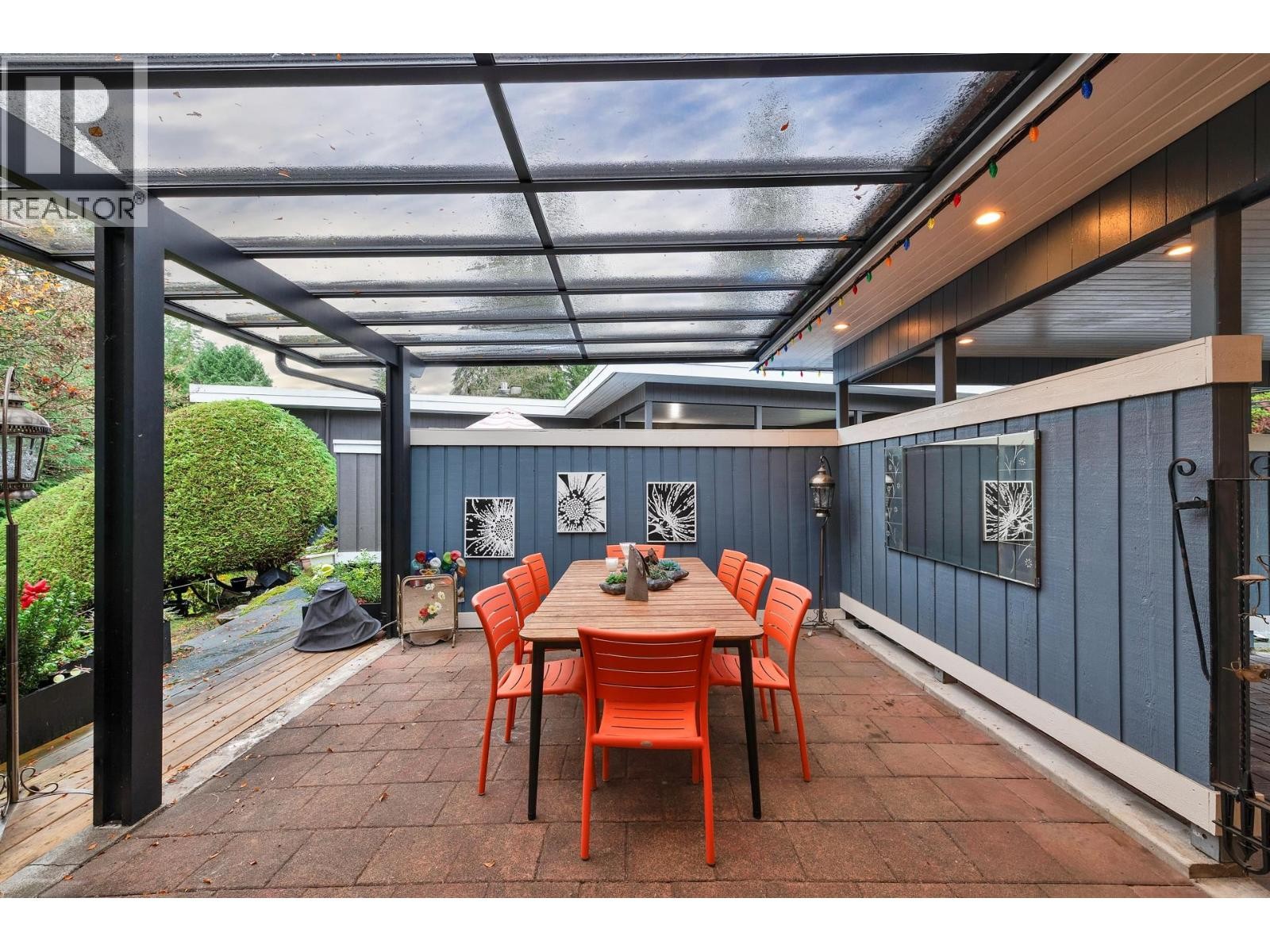 












3669 EDGEMONT BOULEVARD

,
North Vancouver,




British Columbia
V7R2P6

