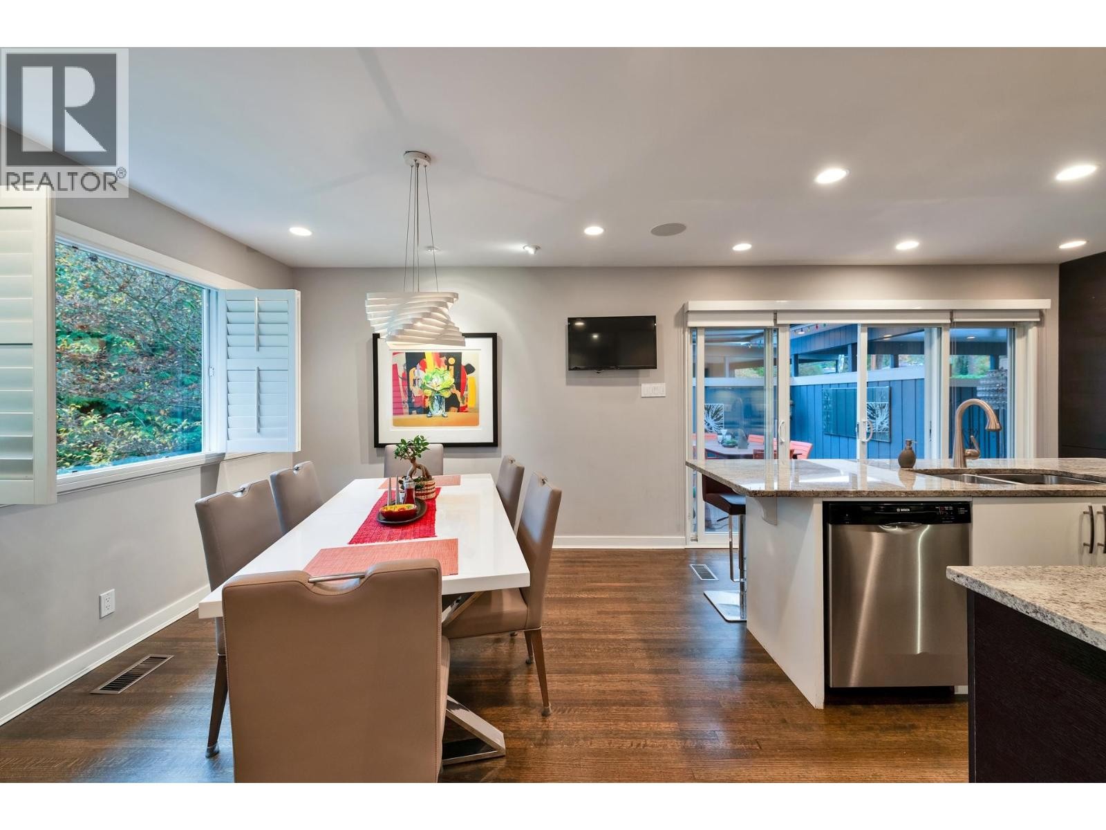 












3669 EDGEMONT BOULEVARD

,
North Vancouver,




British Columbia
V7R2P6

