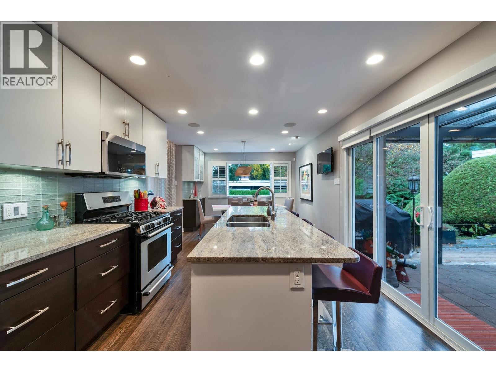 












3669 EDGEMONT BOULEVARD

,
North Vancouver,




British Columbia
V7R2P6

