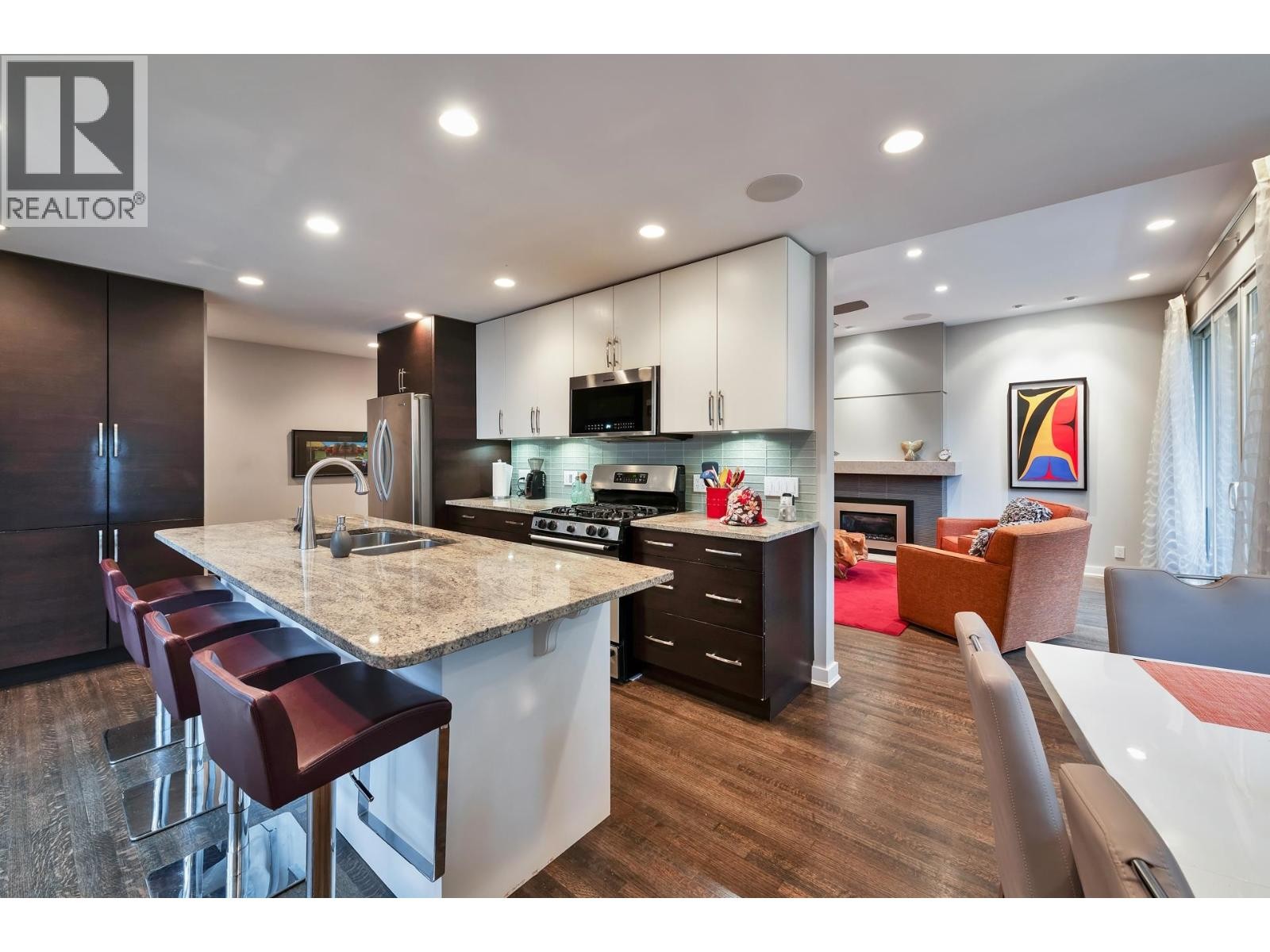 












3669 EDGEMONT BOULEVARD

,
North Vancouver,




British Columbia
V7R2P6

