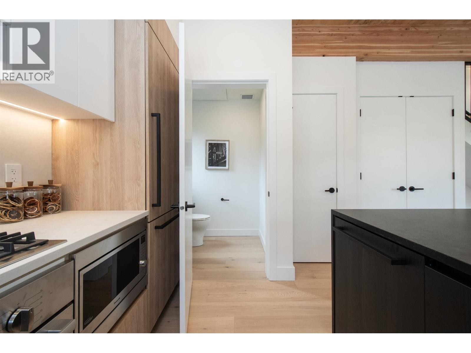 












4150 COLUMBIA STREET

,
Vancouver,




British Columbia
V5Y2J6

