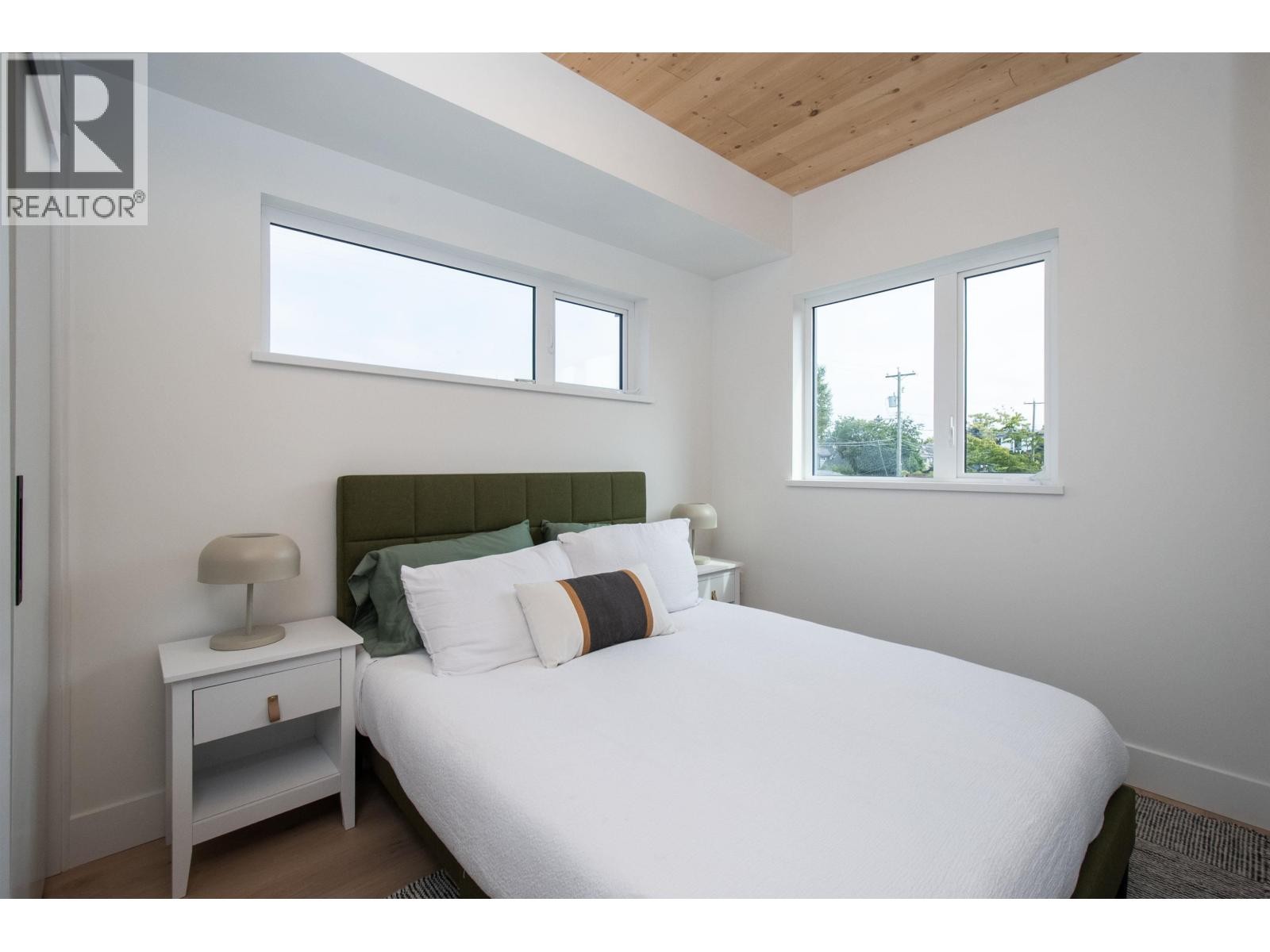 












4150 COLUMBIA STREET

,
Vancouver,




British Columbia
V5Y2J6

